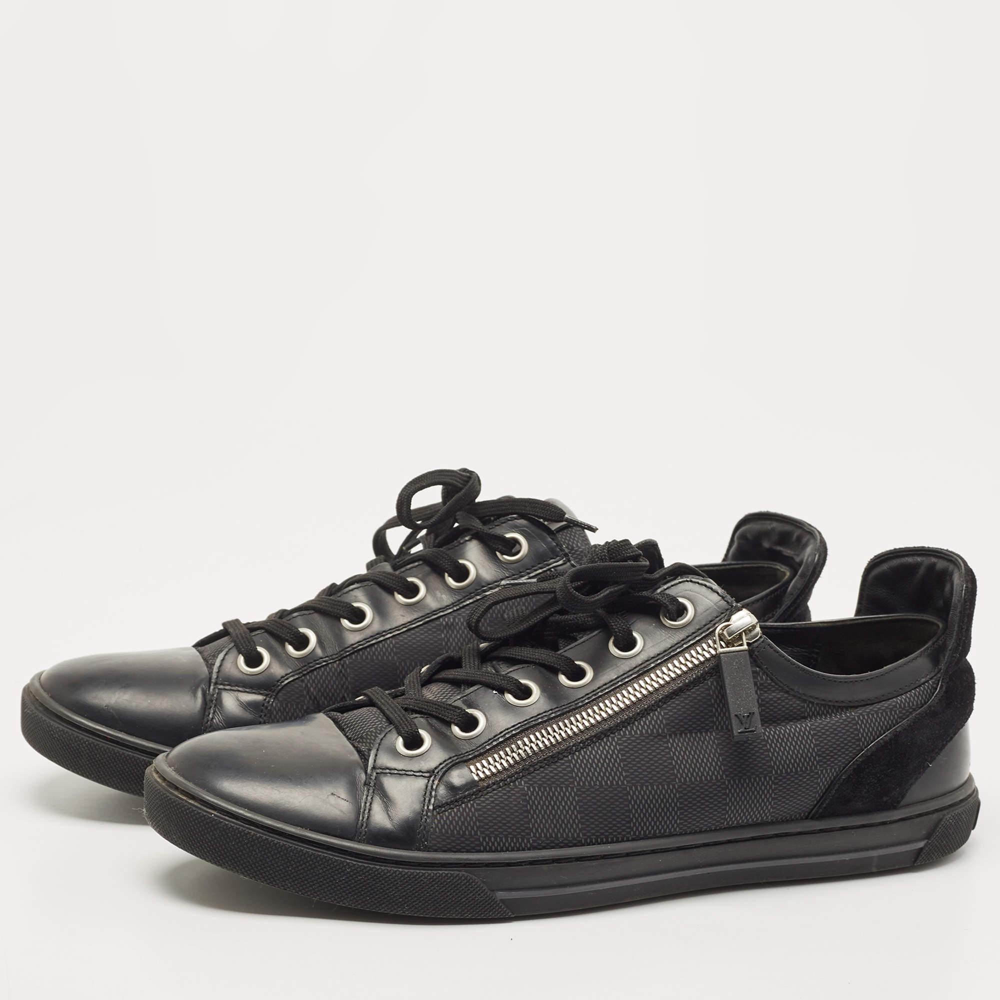 Louis Vuitton Black Leather and Damier Ebene Canvas Low Top Sneakers Size 42.5 For Sale 3