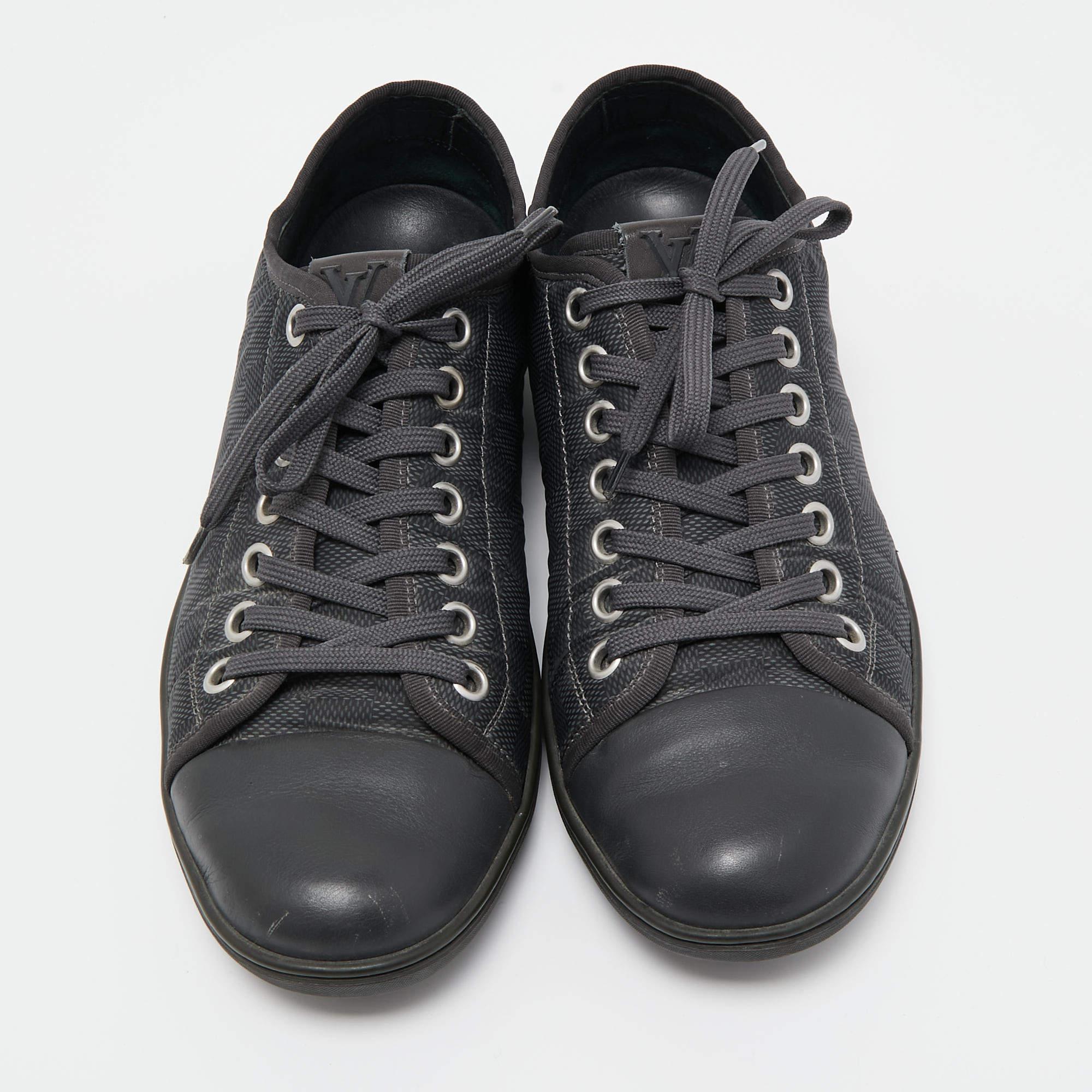 Louis Vuitton Black Leather and Damier Ebene Neoprene Low Top Sneakers Size 42 In Good Condition In Dubai, Al Qouz 2