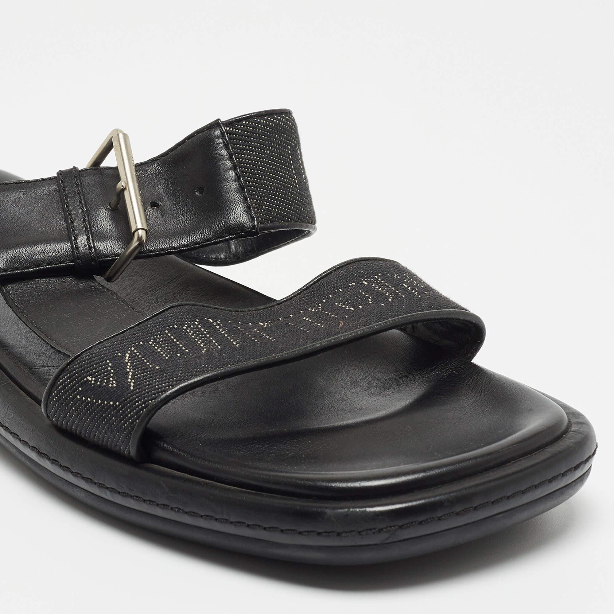 Louis Vuitton Black Leather and Logo Canvas Slide Sandals  In Good Condition For Sale In Dubai, Al Qouz 2
