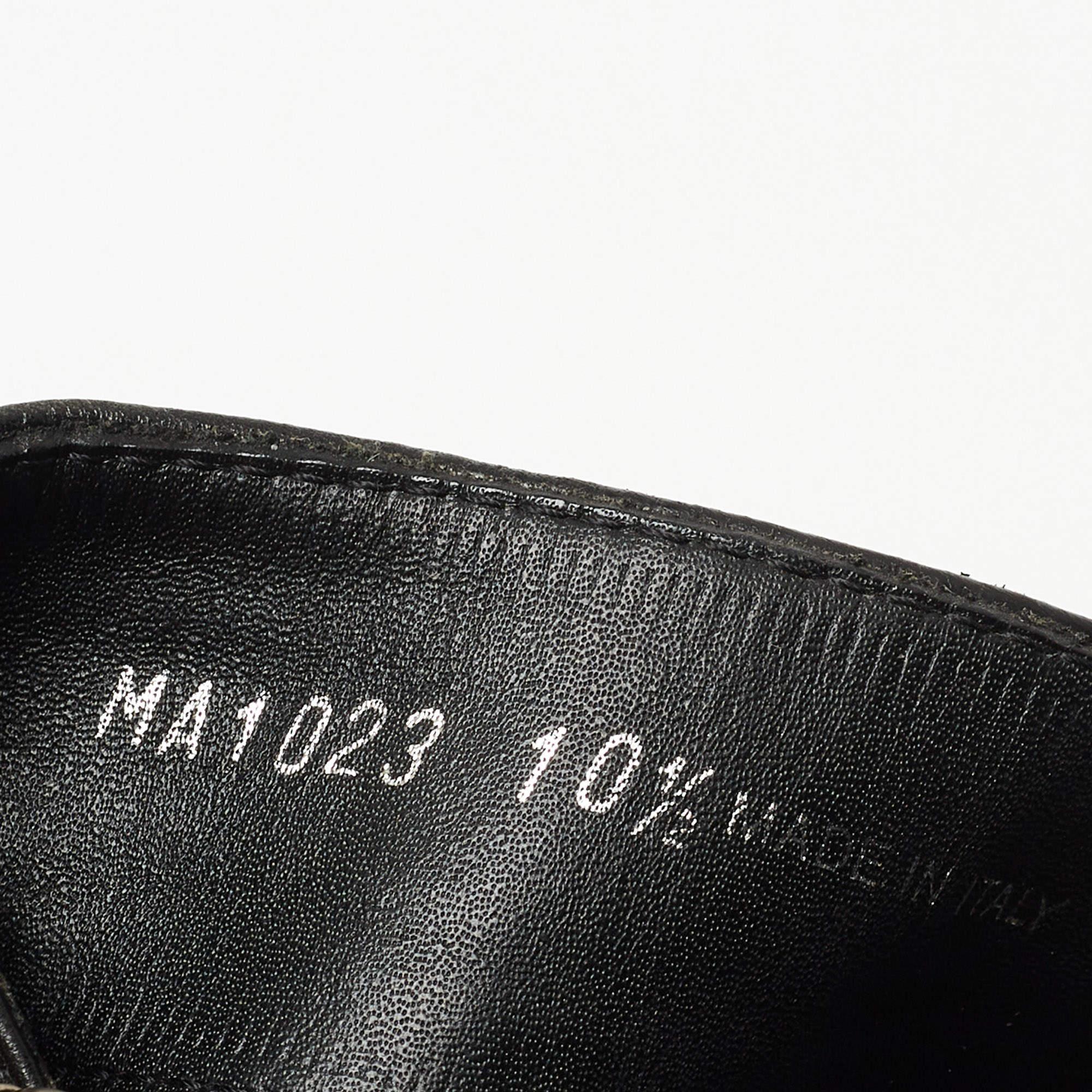 Louis Vuitton - Sandales en cuir noir et logo en toile en vente 3