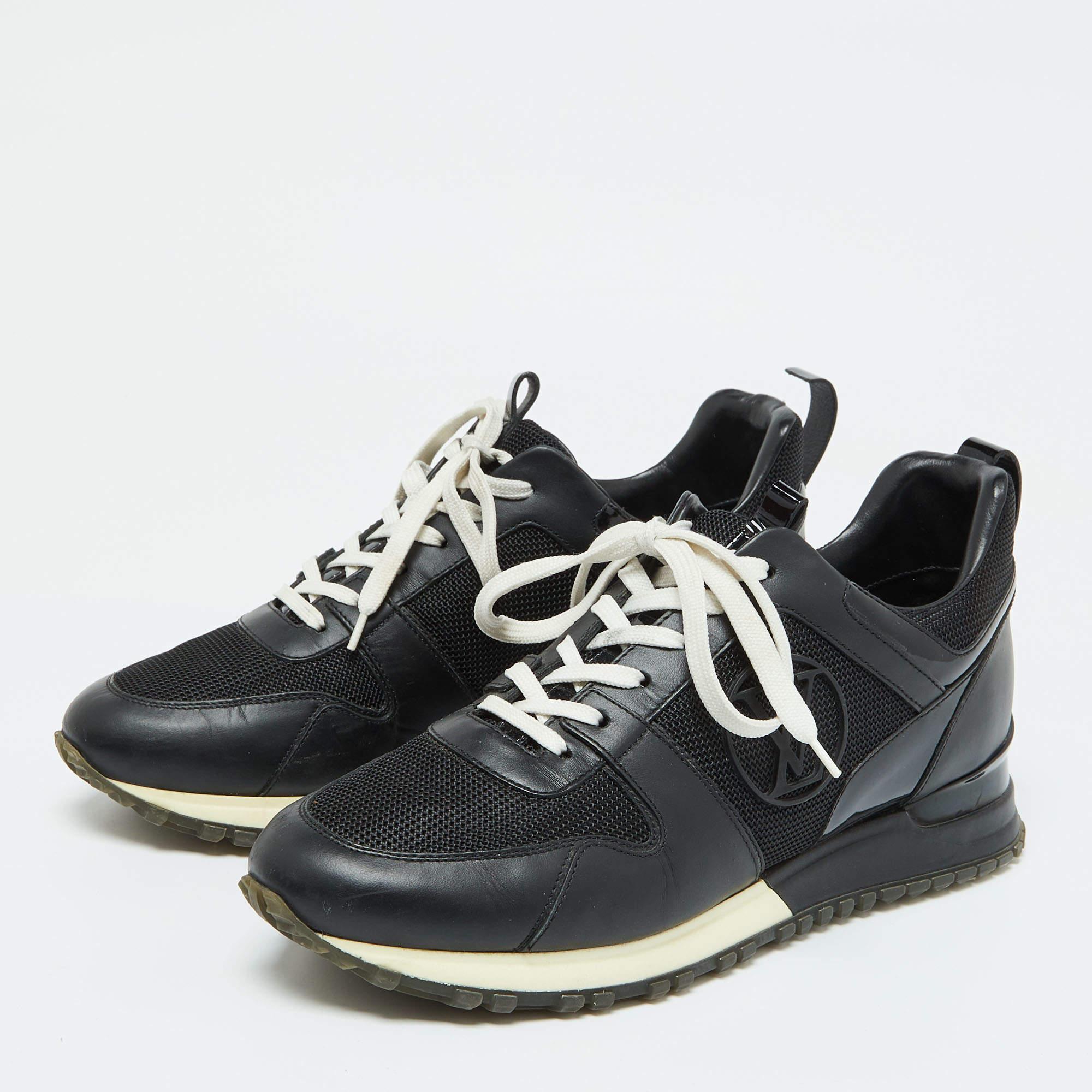 Add a statement appeal to your outfit with these sneakers. Made from premium materials they feature lace up vamps and relaxing footbeds. The durable sole of this pair aims to provide you with everyday ease.