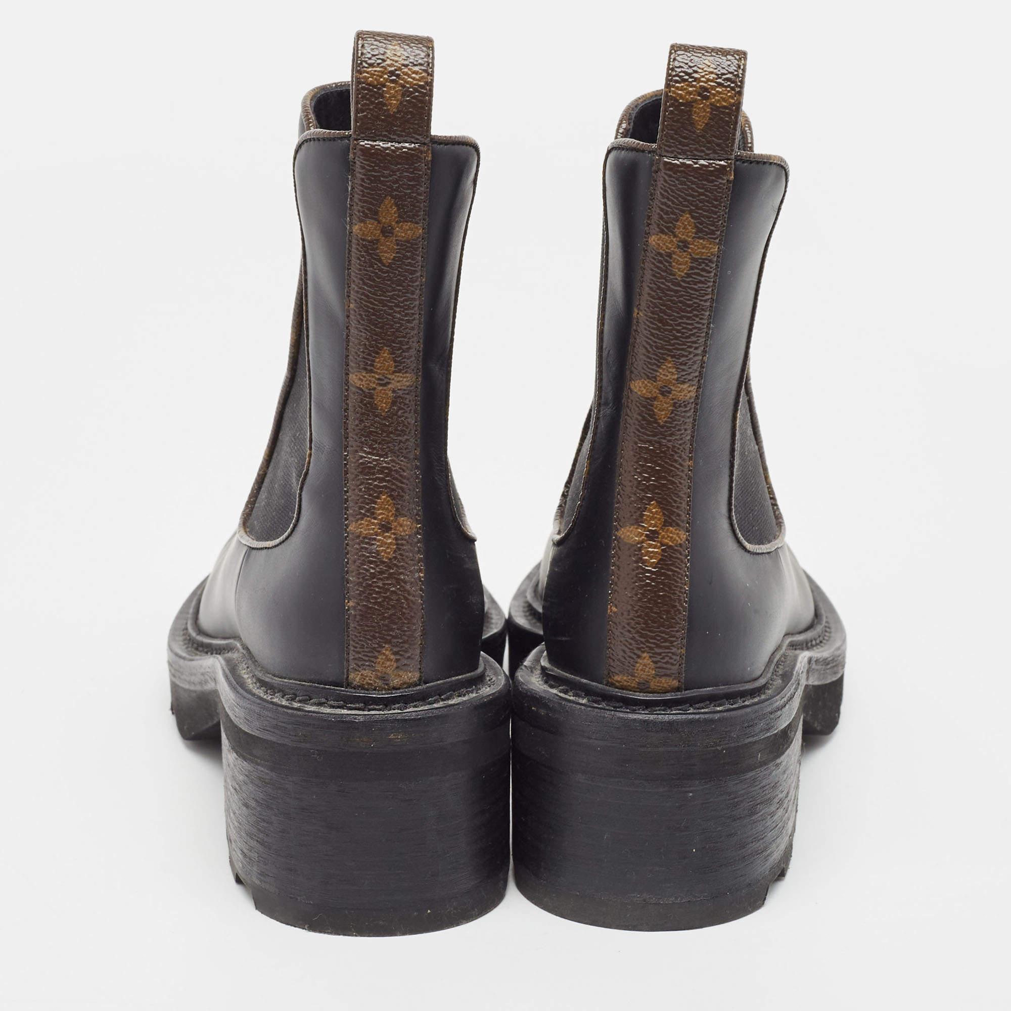 Louis Vuitton Black Leather and Monogram Canvas Chelsea Boots Size 37 In Good Condition For Sale In Dubai, Al Qouz 2