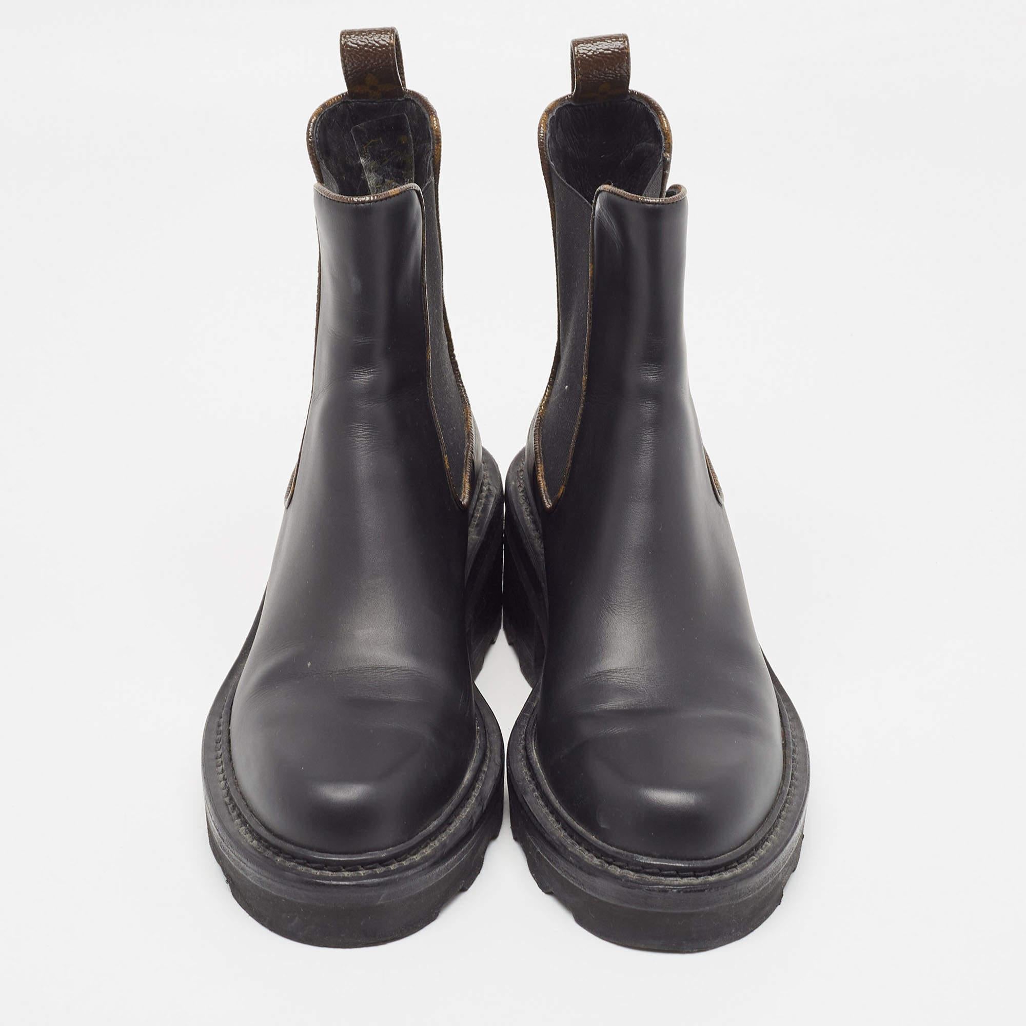 Women's Louis Vuitton Black Leather and Monogram Canvas Chelsea Boots Size 37 For Sale