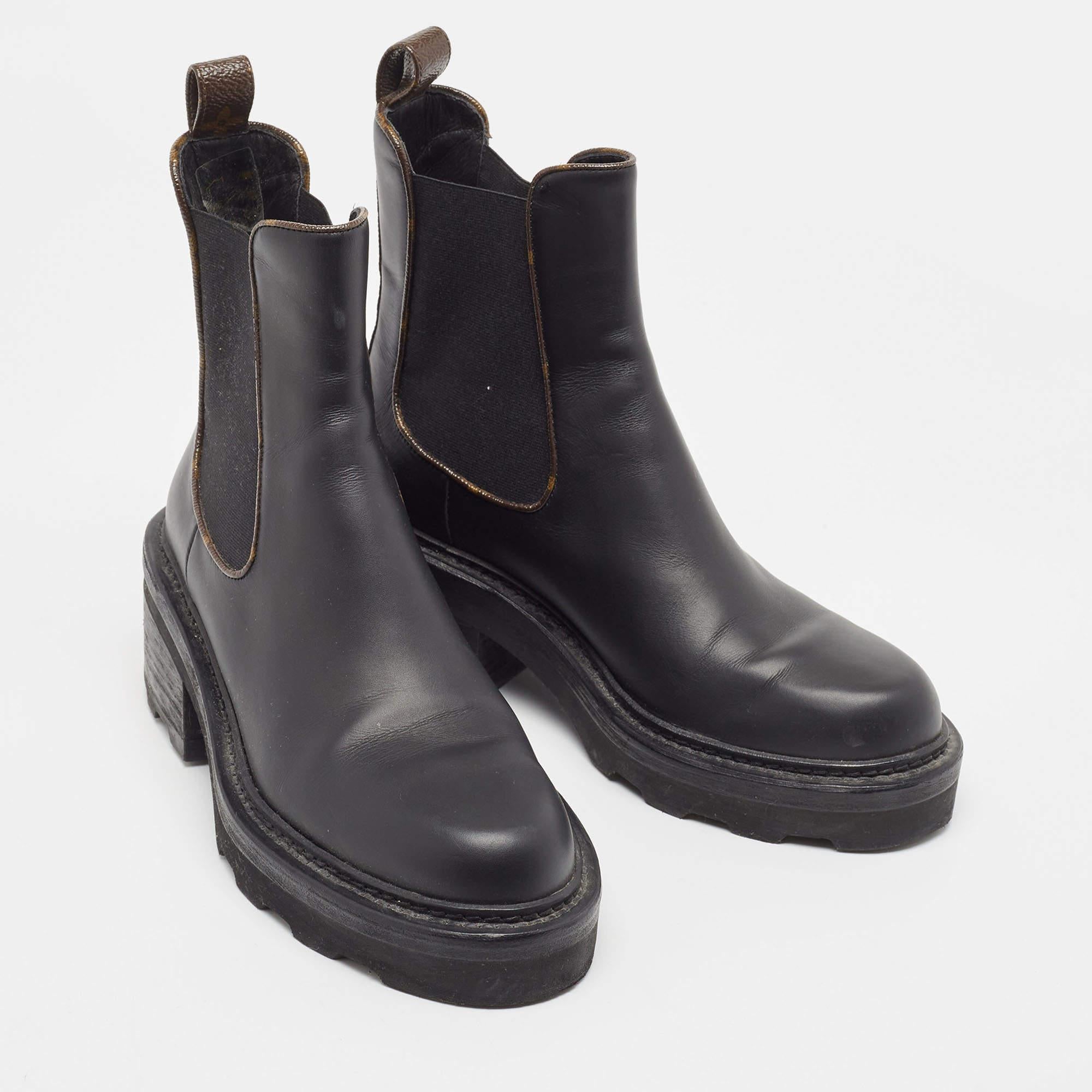 Louis Vuitton Black Leather and Monogram Canvas Chelsea Boots Size 37 For Sale 1