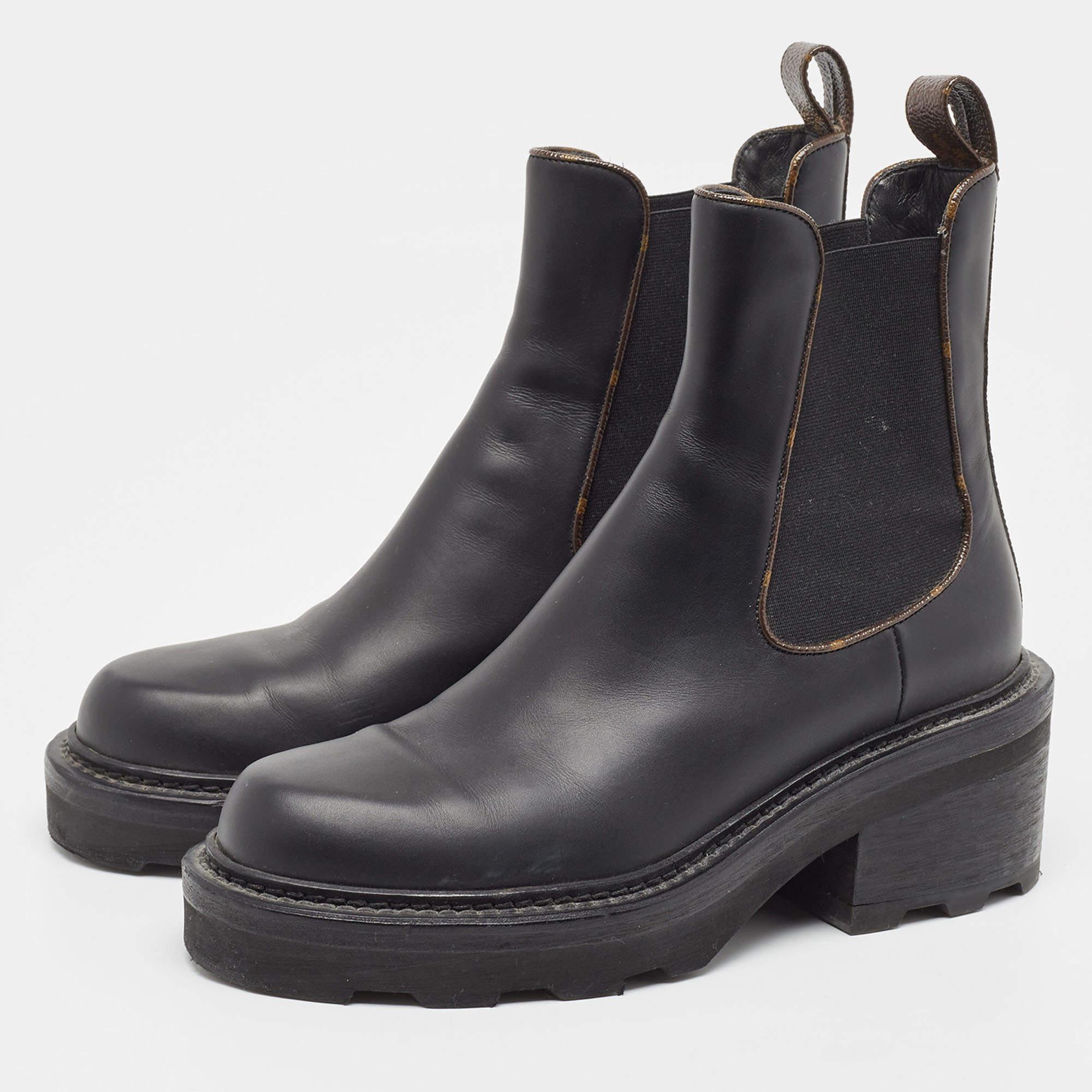 Louis Vuitton Black Leather and Monogram Canvas Chelsea Boots Size 37 For Sale 2
