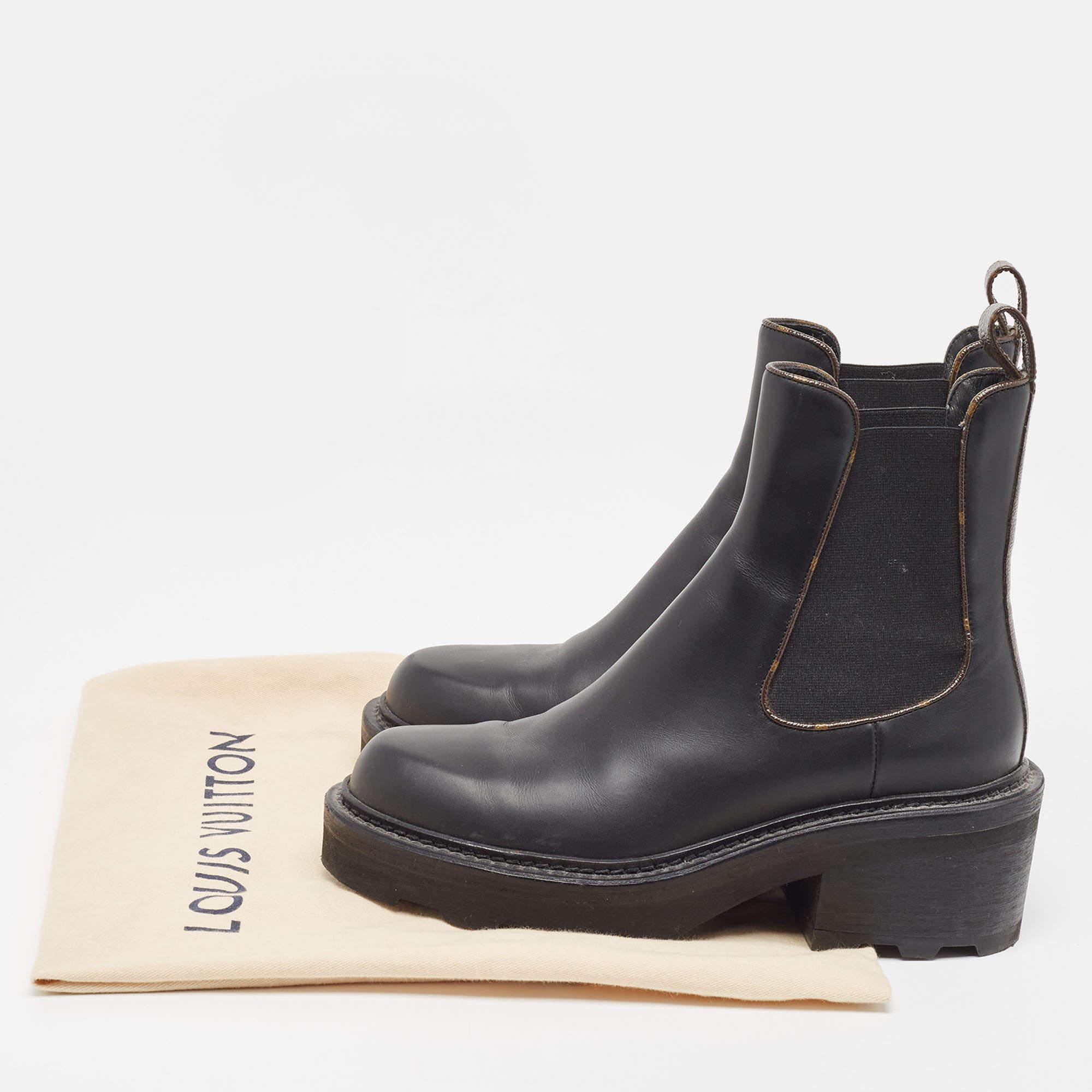 Louis Vuitton Black Leather and Monogram Canvas Chelsea Boots Size 37 For Sale 5