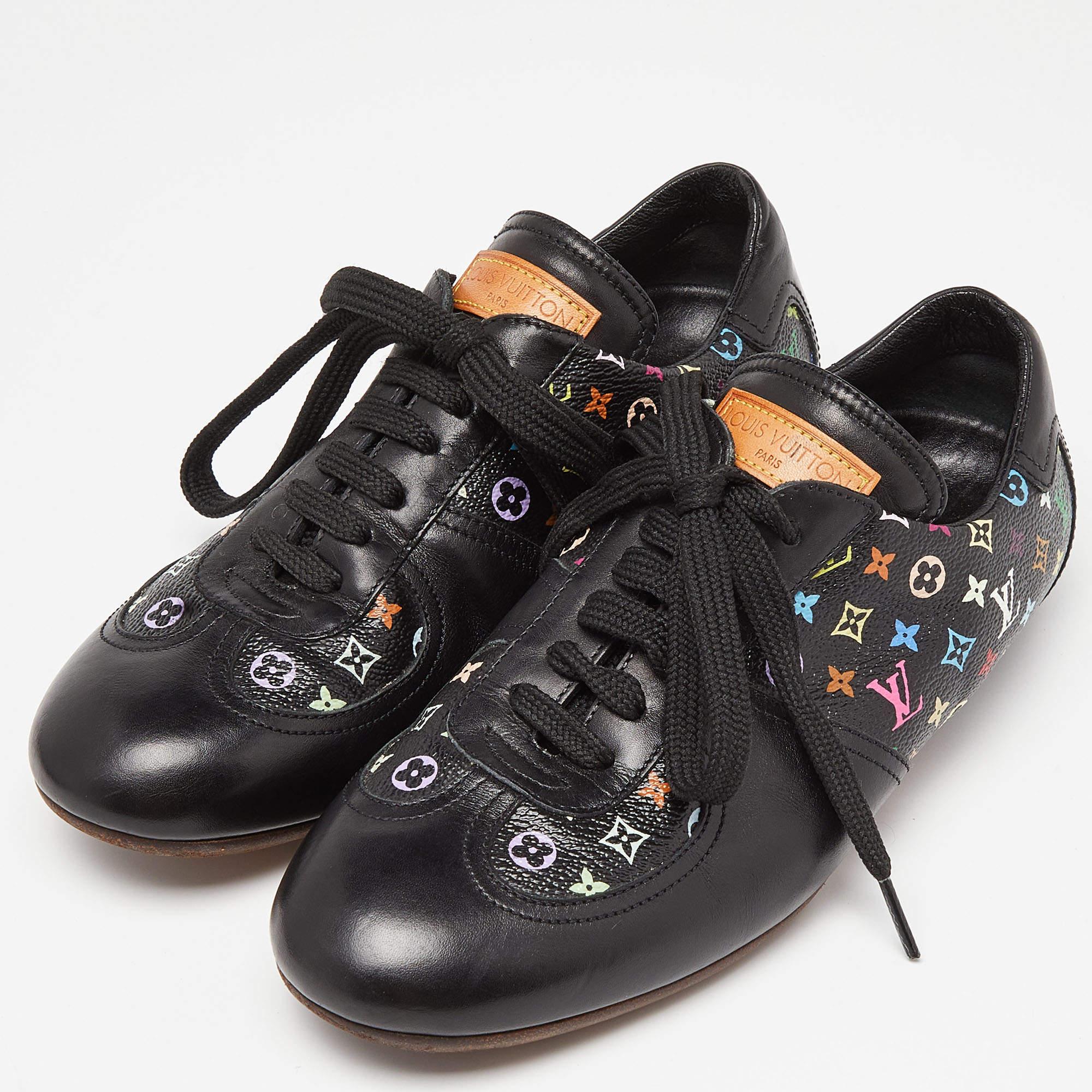 Step into fashion-forward luxury with these LV women's sneakers. These premium kicks offer a harmonious blend of style and comfort, perfect for those who demand sophistication in every step.

