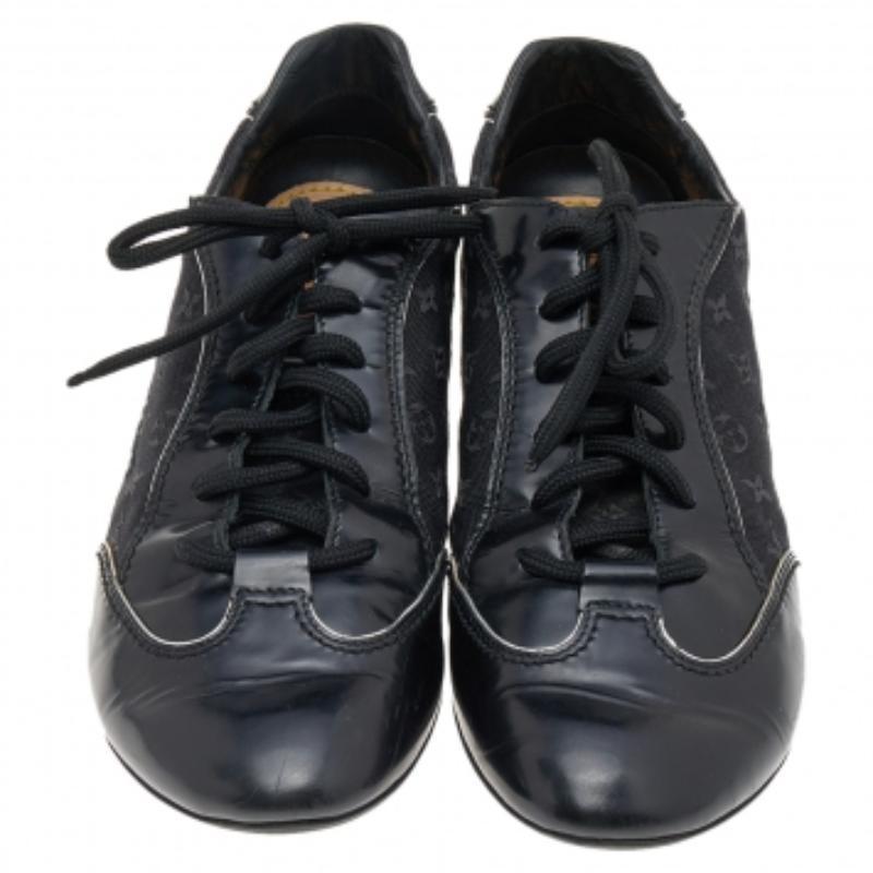 Nero Louis Vuitton - Scarpe da ginnastica basse in pelle nera e tela Monogram Taglia 38 in vendita