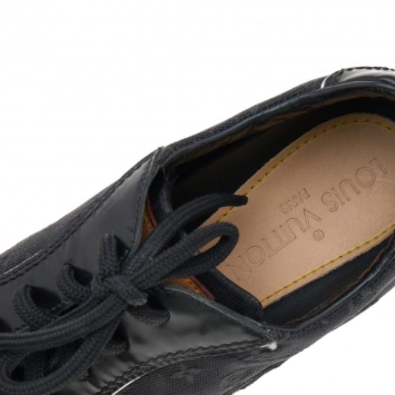 Donna Louis Vuitton - Scarpe da ginnastica basse in pelle nera e tela Monogram Taglia 38 in vendita