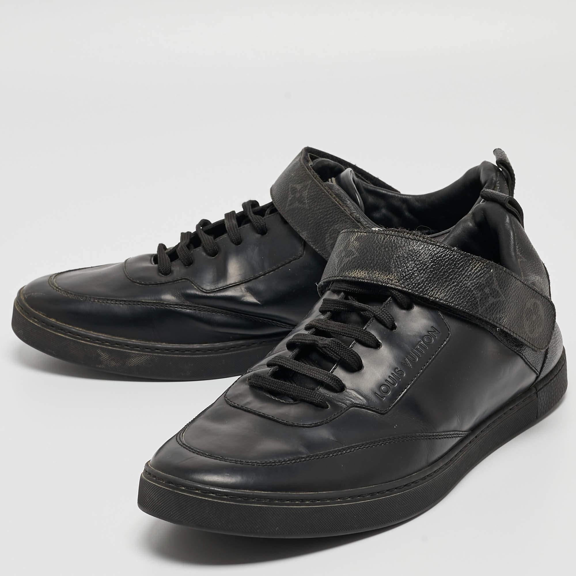 Men's Louis Vuitton Black Leather and Monogram Canvas Passenger Sneakers Size 42.5 For Sale