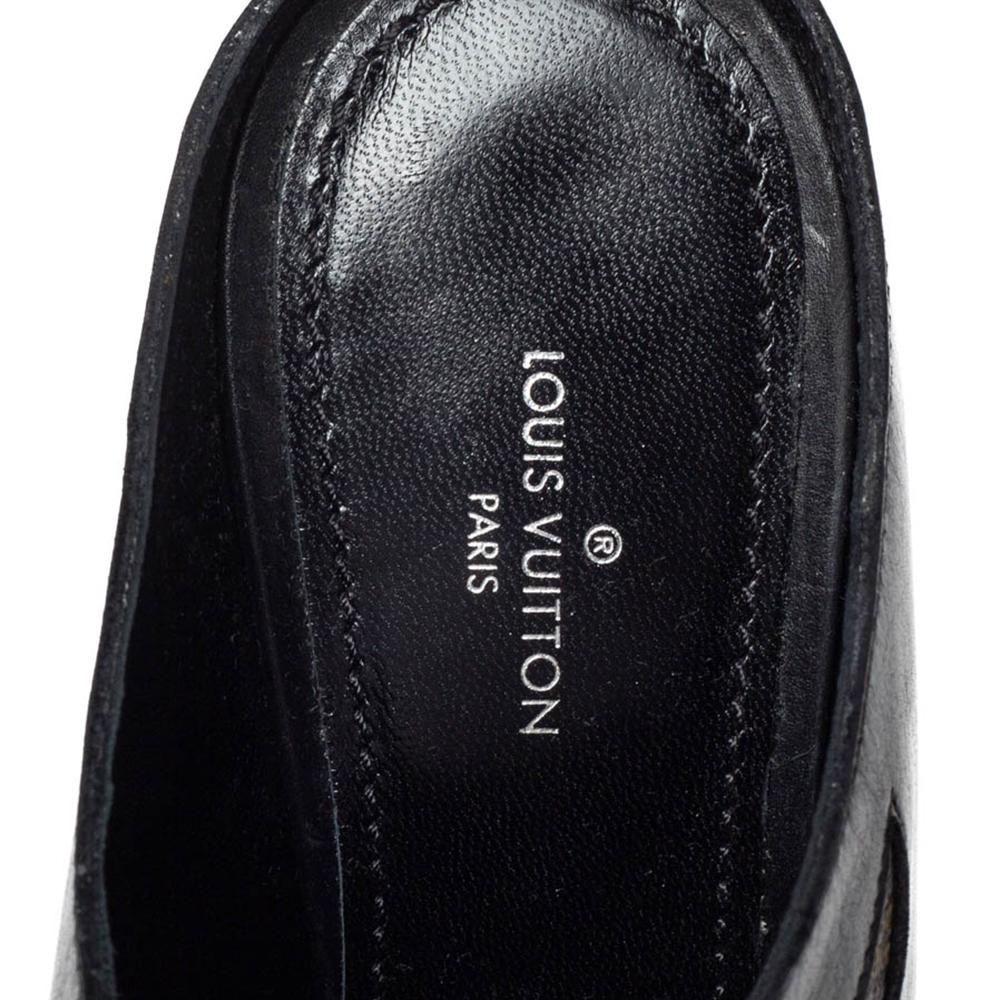 Louis Vuitton Black Leather And Monogram Trim Pointed Toe Mules Size 37 In Good Condition For Sale In Dubai, Al Qouz 2