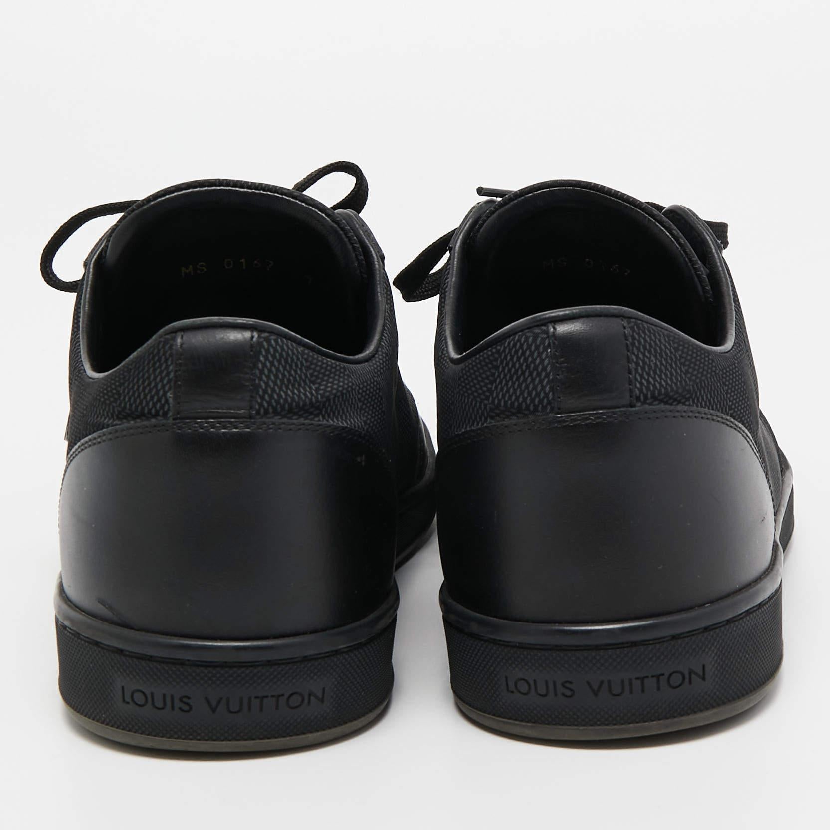 Louis Vuitton Black Leather and Nylon Low Top Sneakers Size 41 For Sale 2