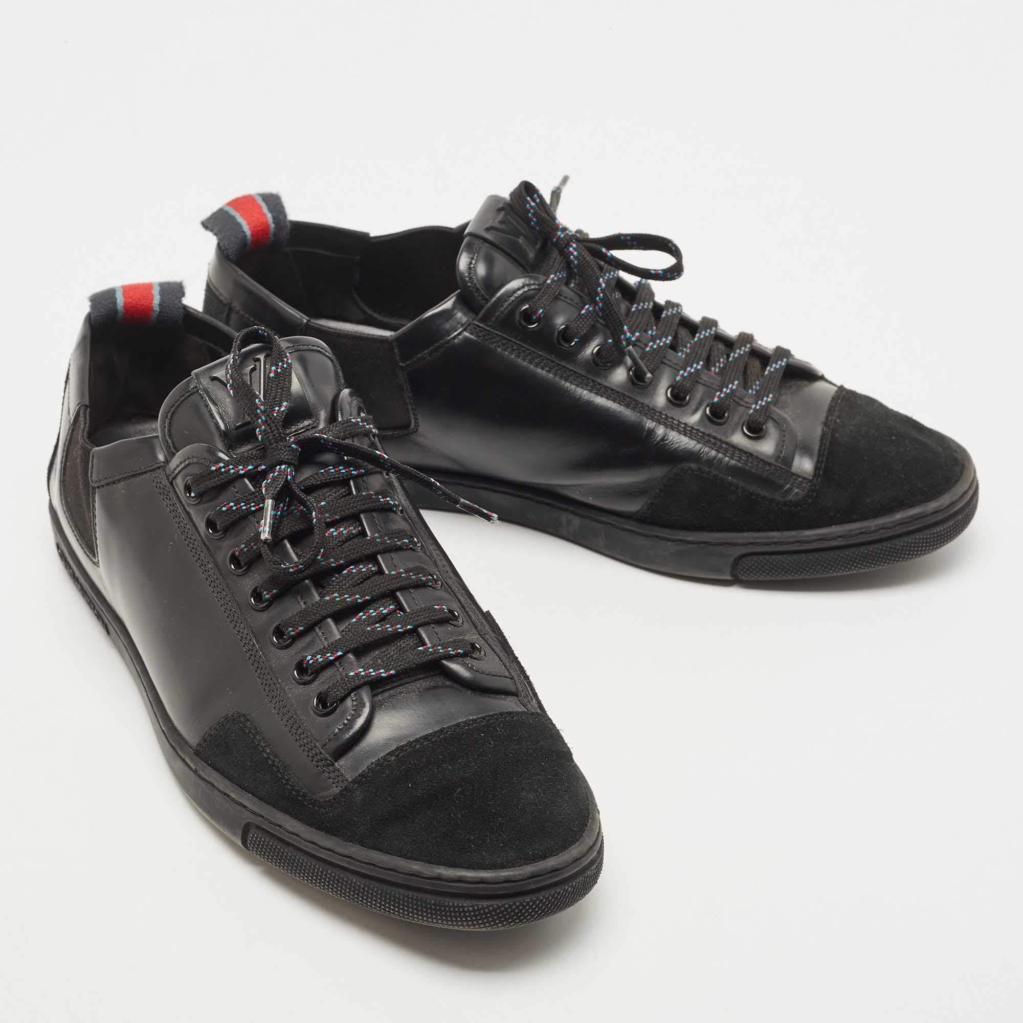 Louis Vuitton Black Leather and Suede Low Top Sneakers Size 41 In Good Condition For Sale In Dubai, Al Qouz 2