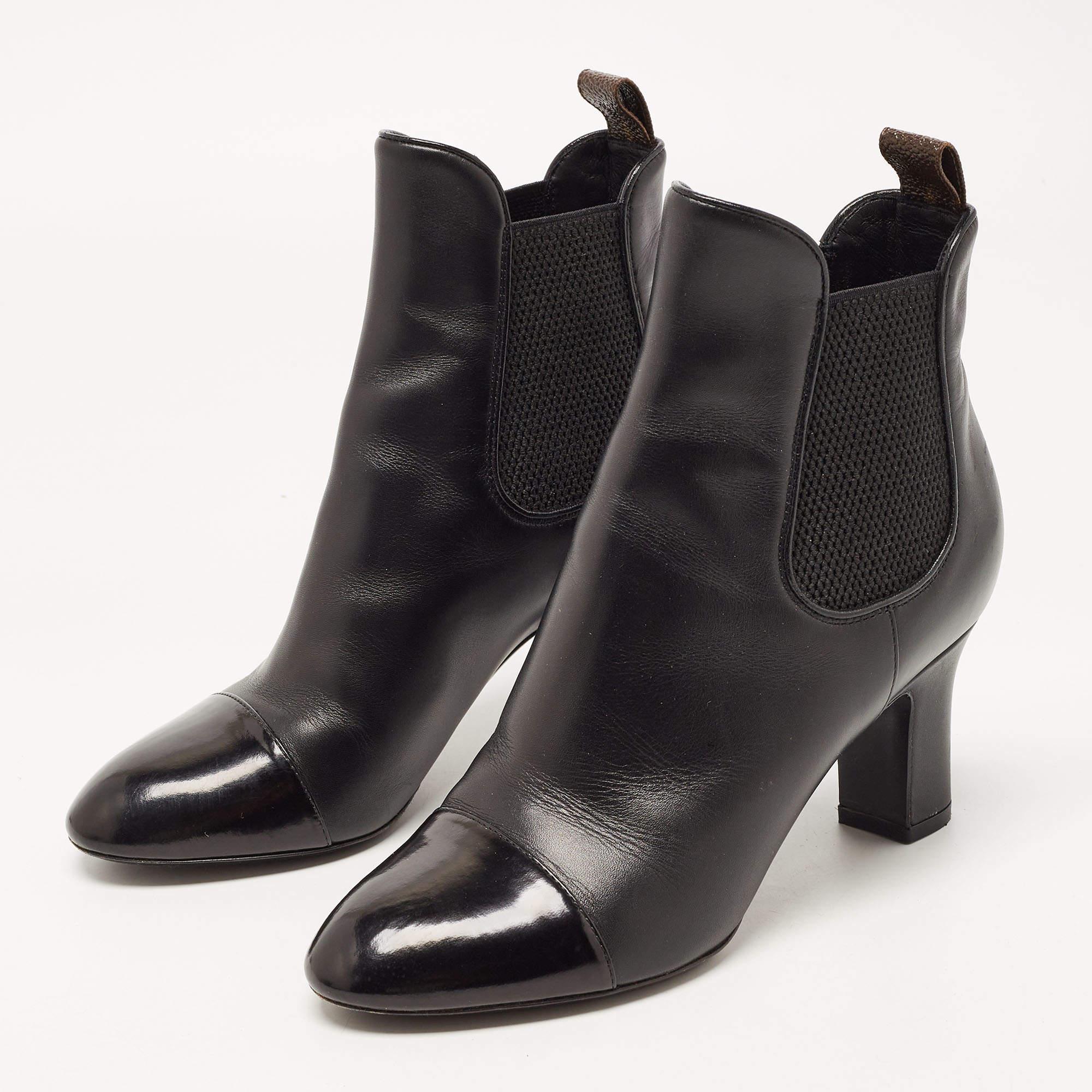 Women's Louis Vuitton Black Leather Ankle Boots Size 35 For Sale