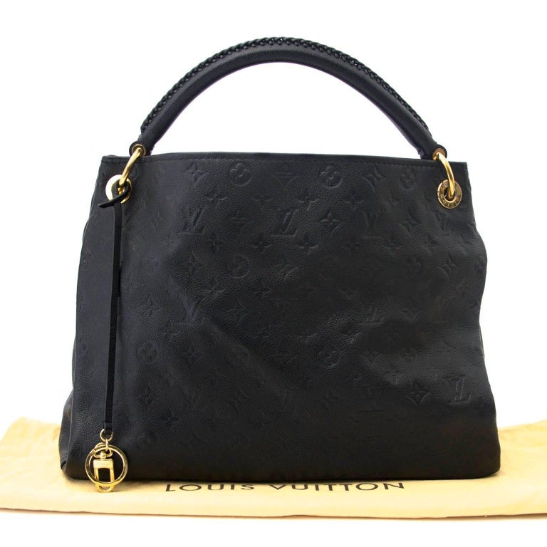 Louis Vuitton Artsy MM black leather look