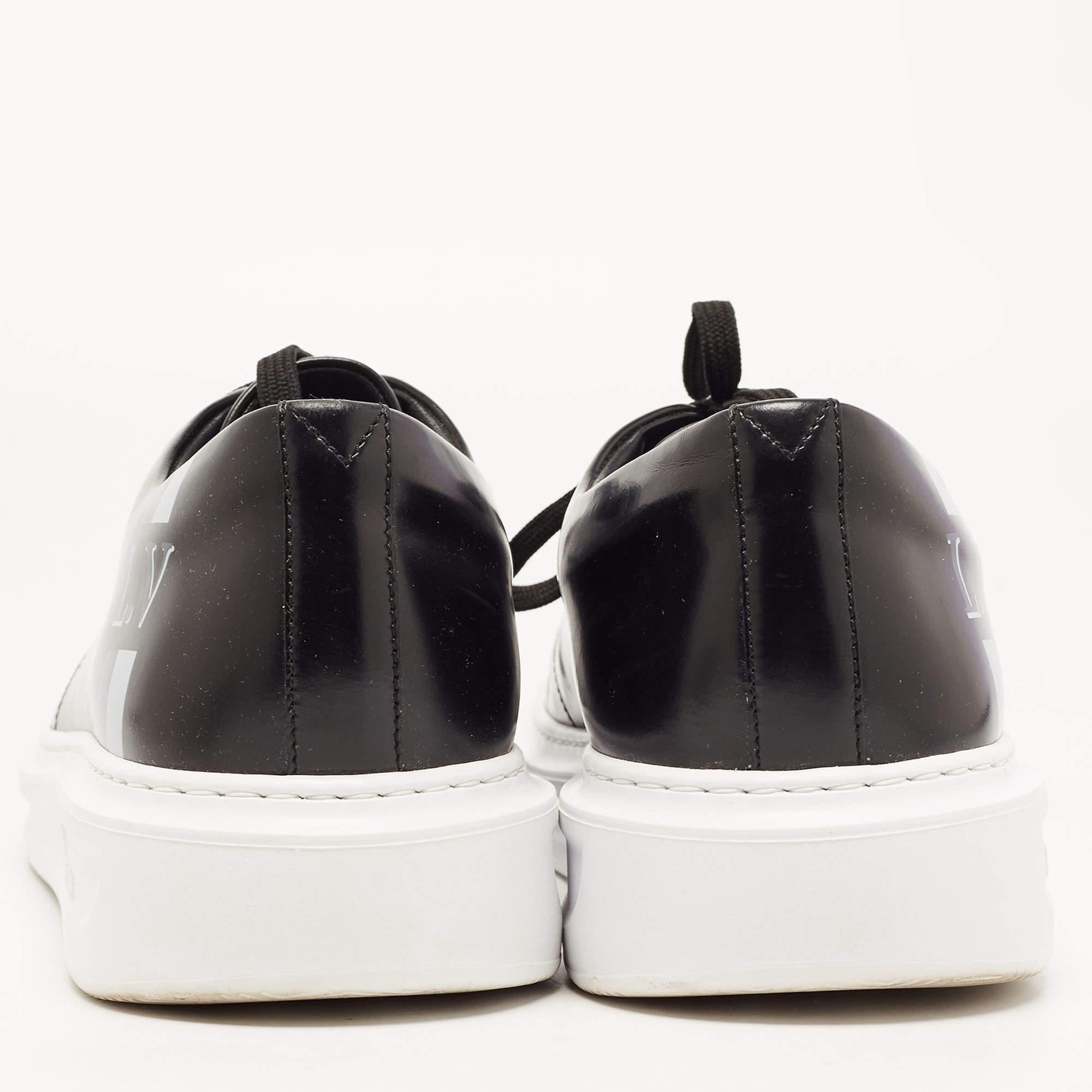 Packed with style and comfort, these Louis Vuitton black sneakers are gentle on the feet so that you can glide through the day. They have a sleek upper with lace closure, and they're set on durable rubber soles.

Includes: Original Box