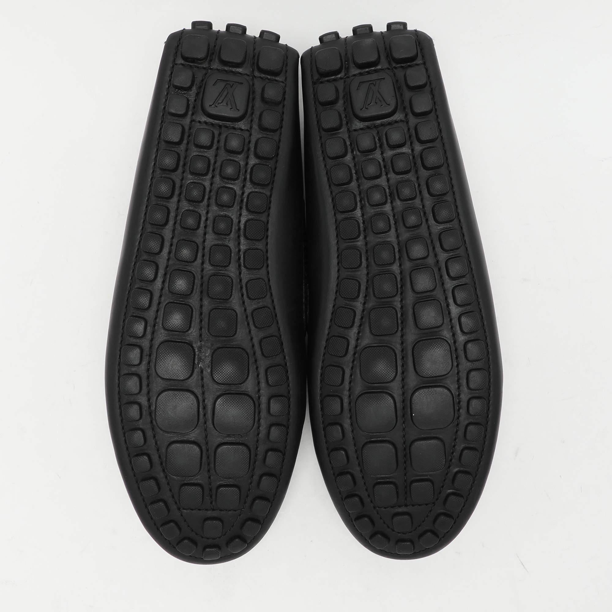 Mocassins en cuir noir avec nœud Louis Vuitton Taille 43 en vente 1