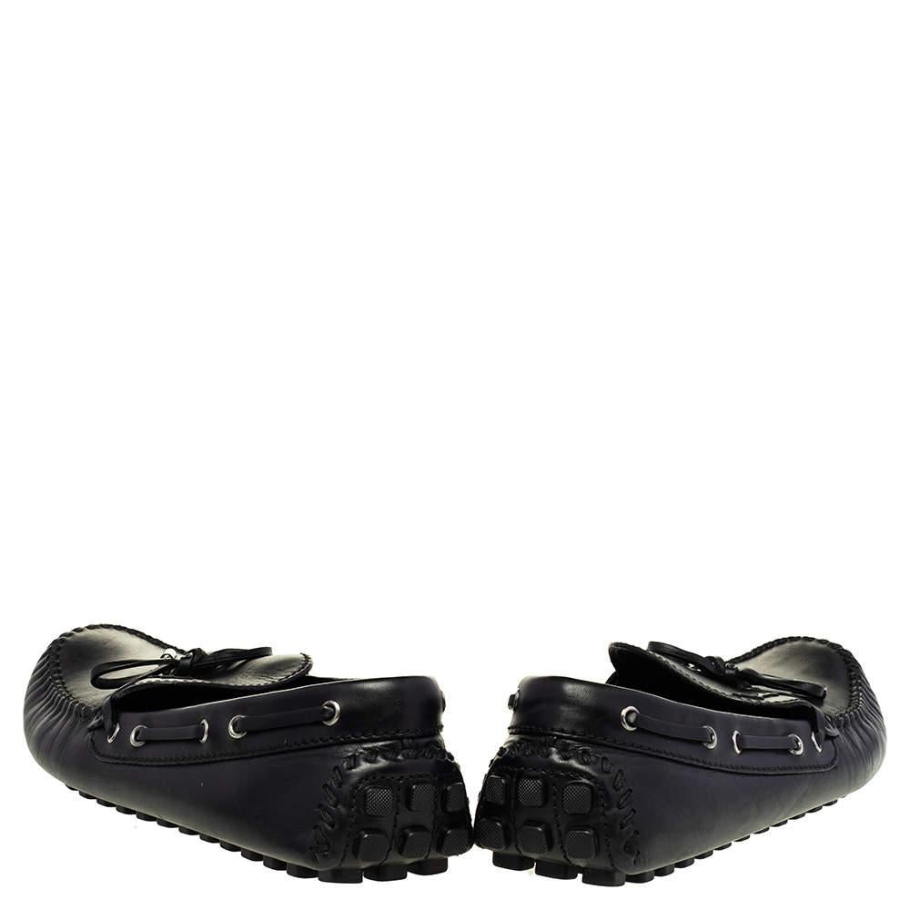 Louis Vuitton Black Leather Bow Slip On Loafers Size 43.5 In Good Condition For Sale In Dubai, Al Qouz 2