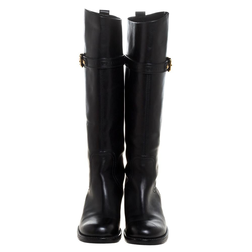 A pair of impressive boots like this, from the house of Louis Vuitton, offers quality like none other. These are crafted from fine black leather and offer rubber soles along with 3 cms heels for a comfortable fit. The knee-length boots feature