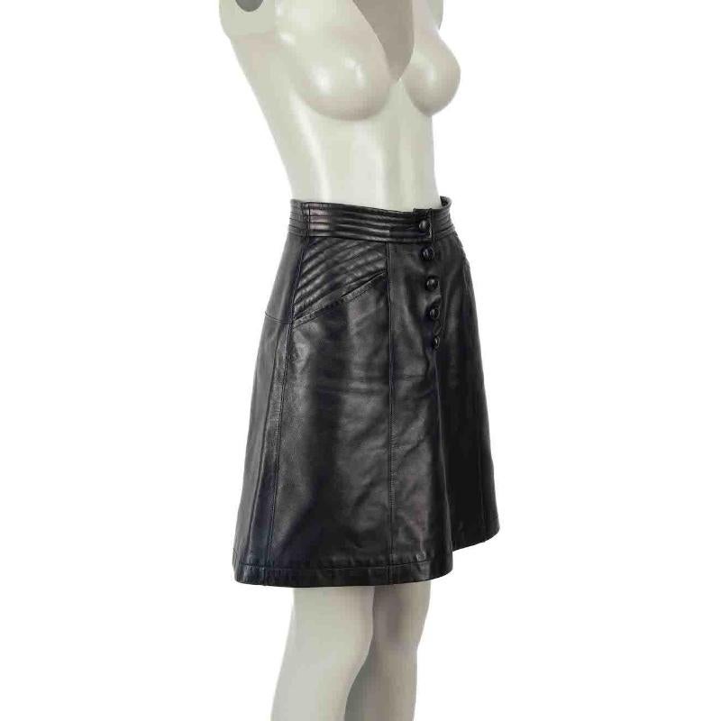 CONDITION is Very good. Hardly any visible wear to skirt is evident on this used Louis Vuitton designer resale item.
 
Details
Black
Leather
A-line skirt
Mini
2x Front pockets
Snap button fastening

Made in France

Composition
100% Lambskin
Care