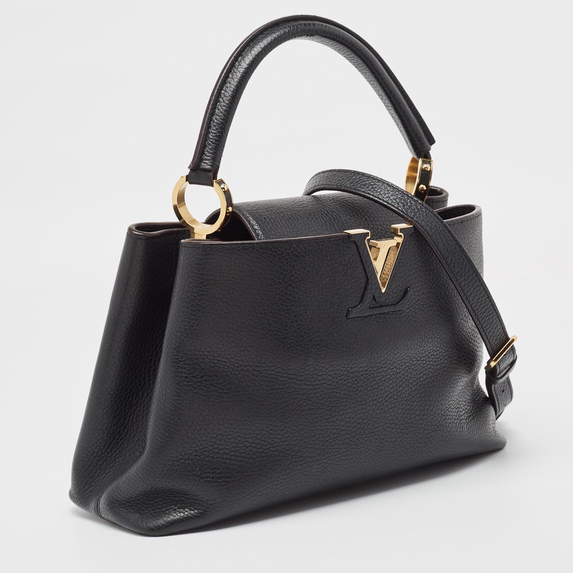 Louis Vuitton Black Leather Capucines MM Bag In Good Condition For Sale In Dubai, Al Qouz 2