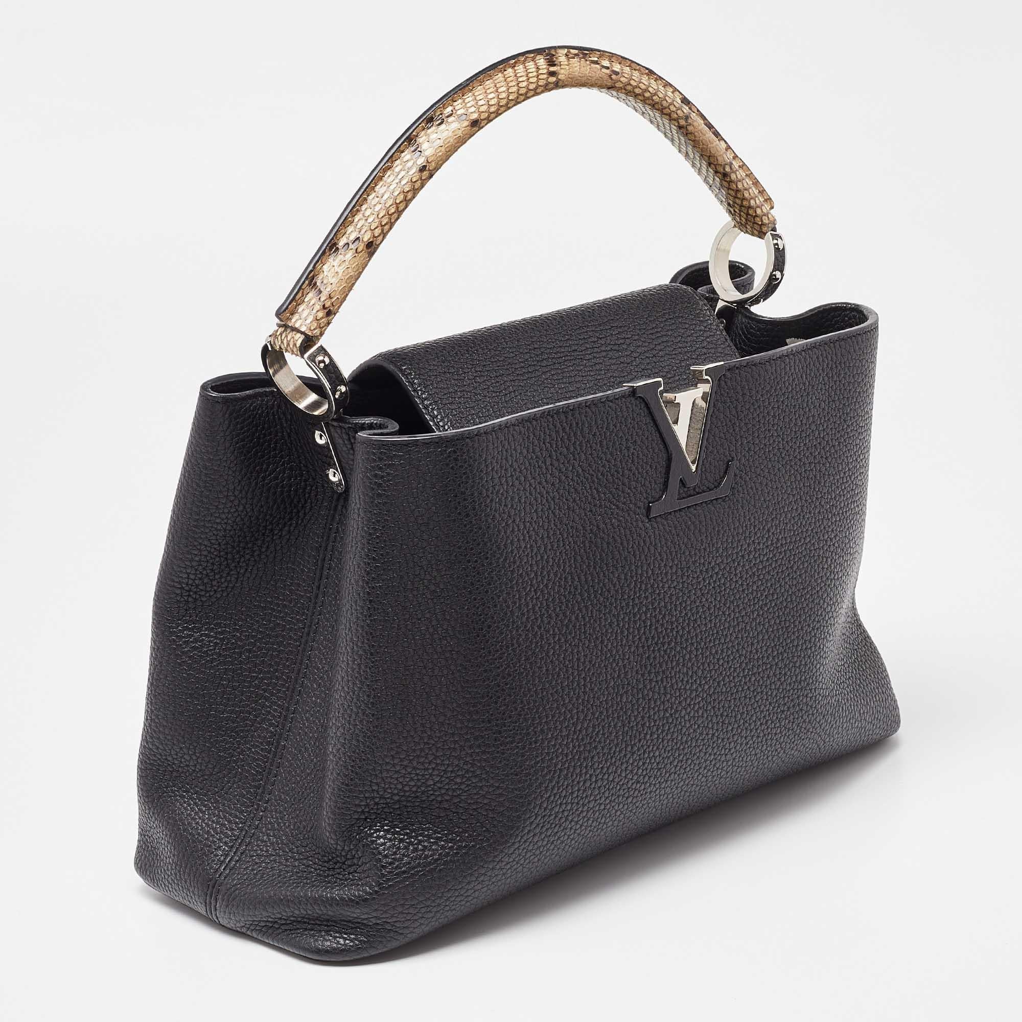 Louis Vuitton Black Leather Capucines MM Bag In Good Condition For Sale In Dubai, Al Qouz 2