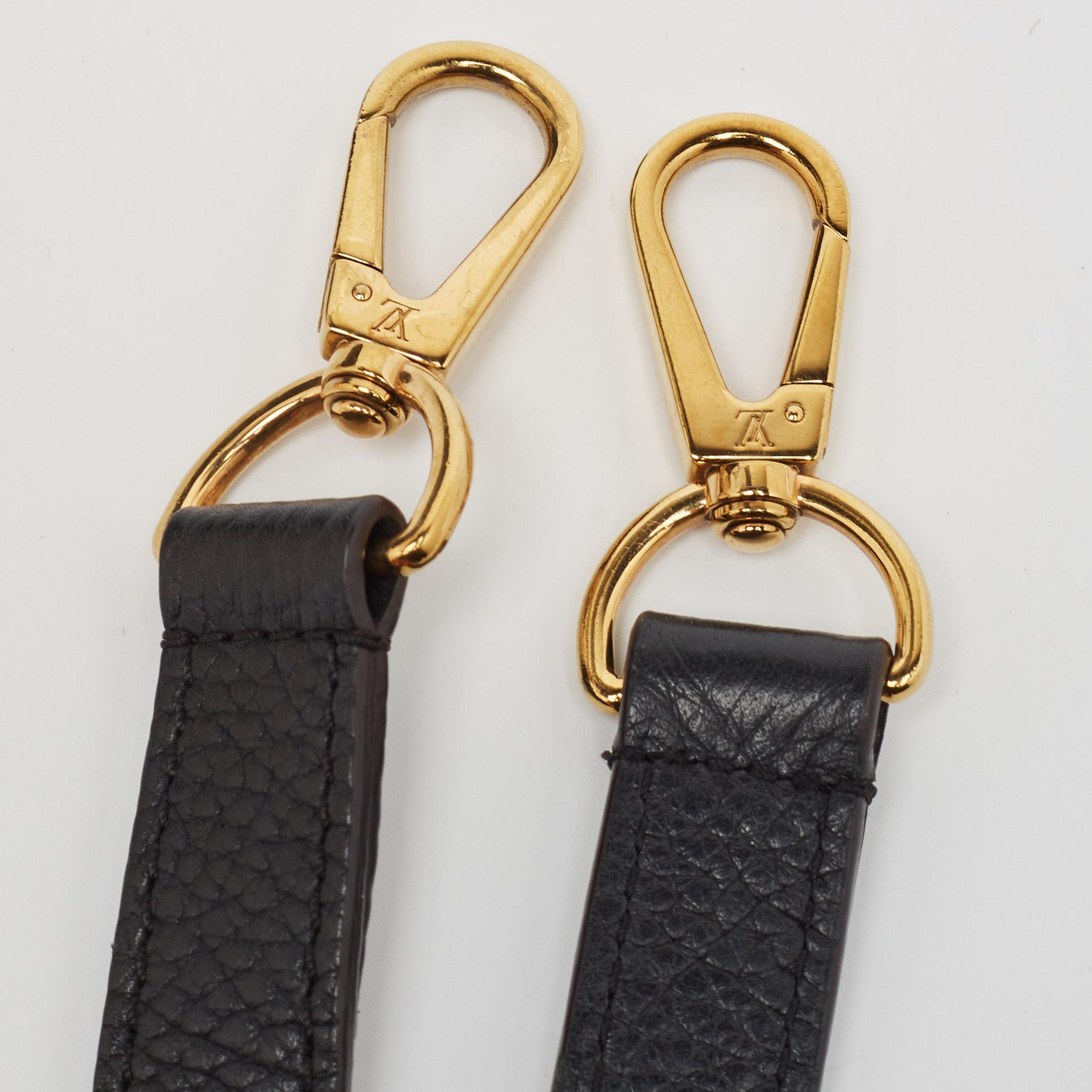 Louis Vuitton Black Leather Capucines MM Bag For Sale 4