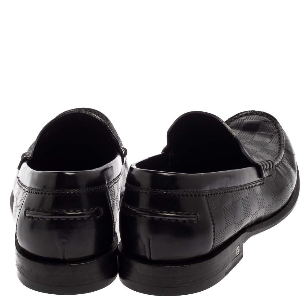 Louis Vuitton Black Leather Damier Embossed Santiago Loafers Size 41 In Good Condition For Sale In Dubai, Al Qouz 2