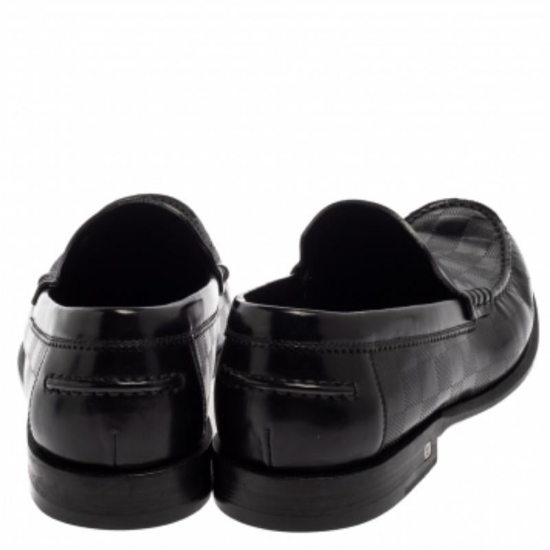 Louis Vuitton Black Leather Damier Embossed Santiago Loafers Size 41 For Sale 1