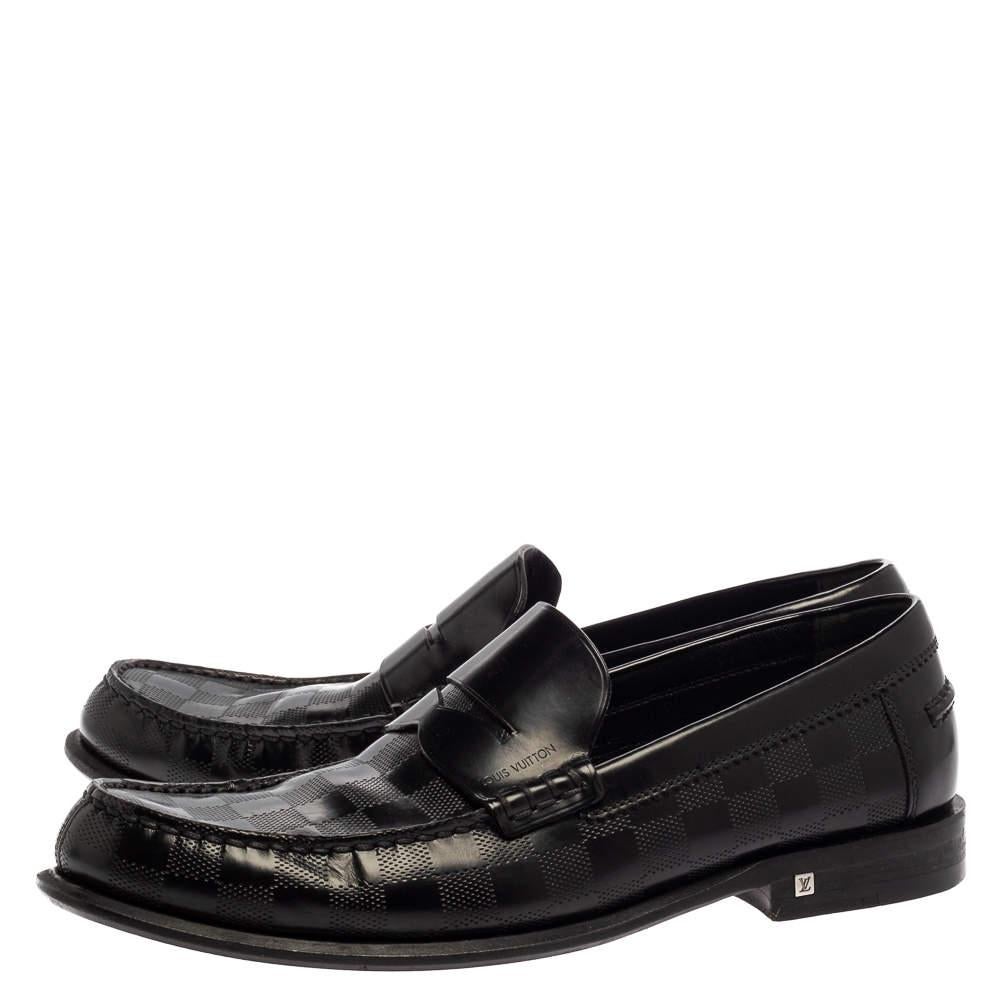 Louis Vuitton Black Leather Damier Embossed Santiago Loafers Size 41 For Sale 1