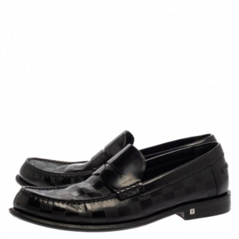 Louis Vuitton Black Leather Damier Embossed Santiago Loafers Size 41 For Sale 3