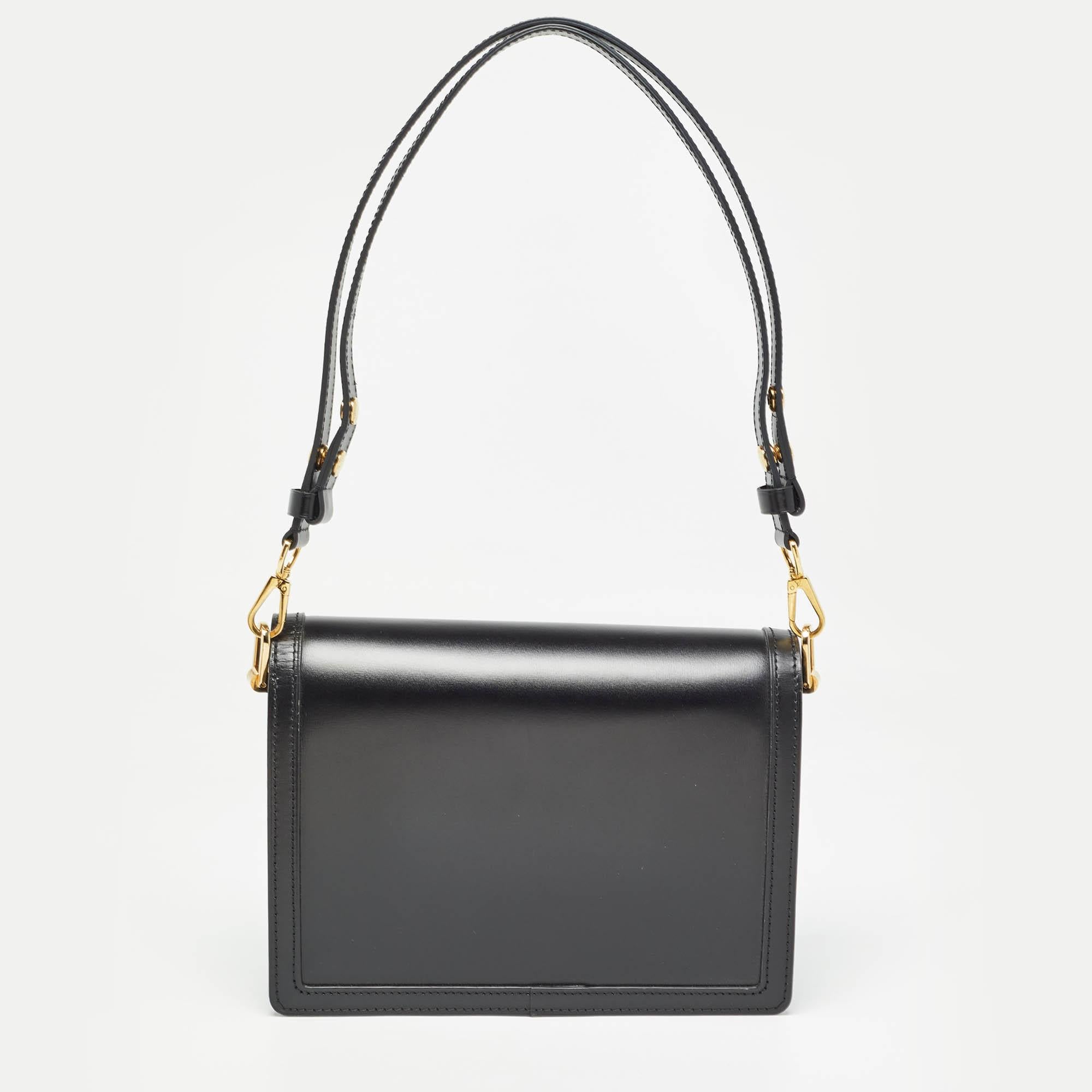 Sac Dauphine MM en cuir noir de Louis Vuitton Excellent état à Dubai, Al Qouz 2