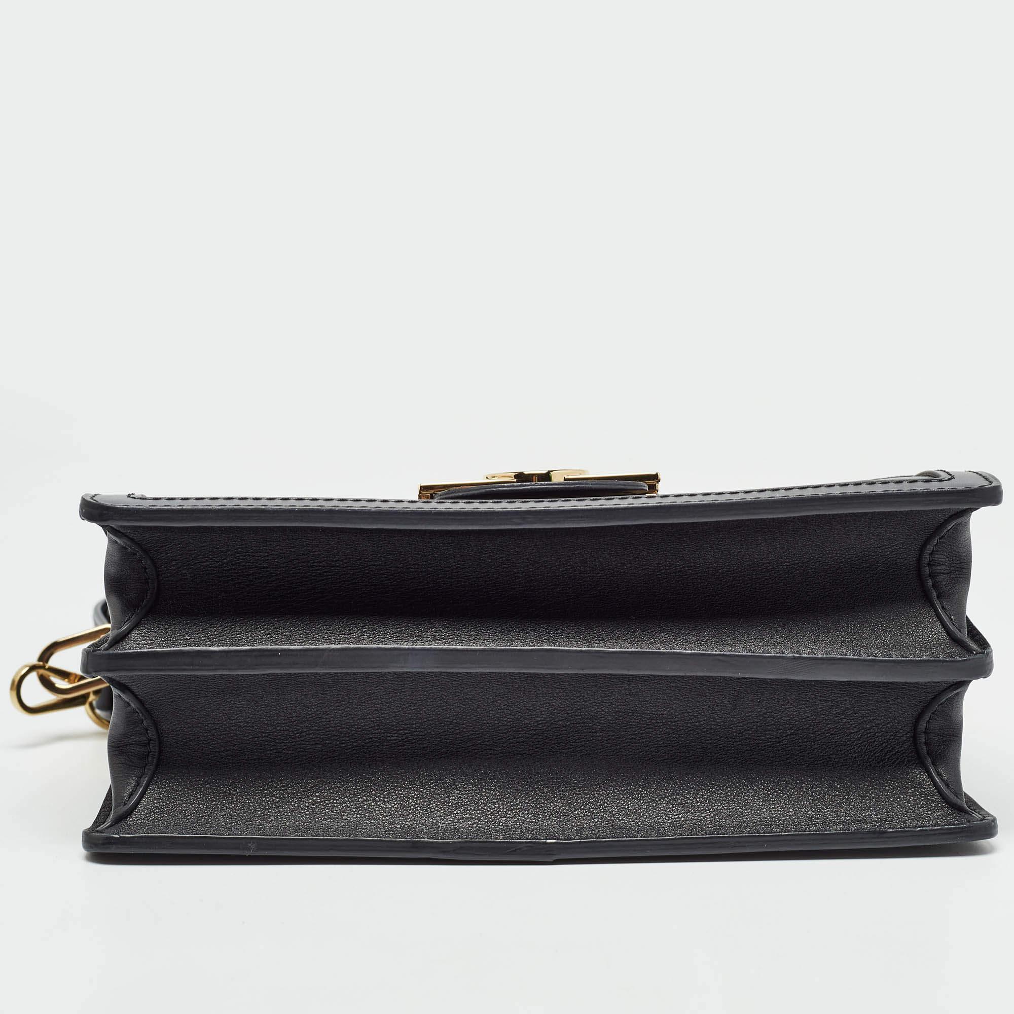 Sac Dauphine MM en cuir noir de Louis Vuitton 3