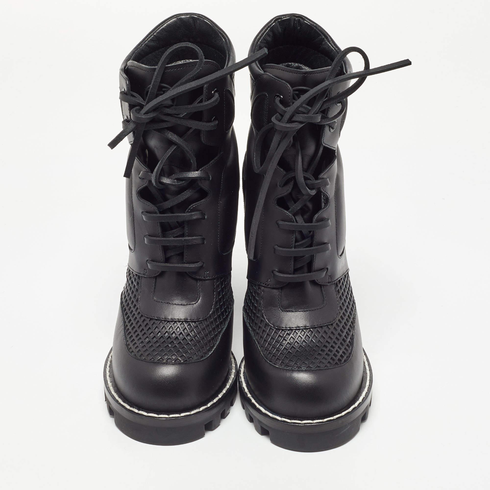 Louis Vuitton Black Leather Digital Gate Platform Ankle Boots  In Excellent Condition For Sale In Dubai, Al Qouz 2