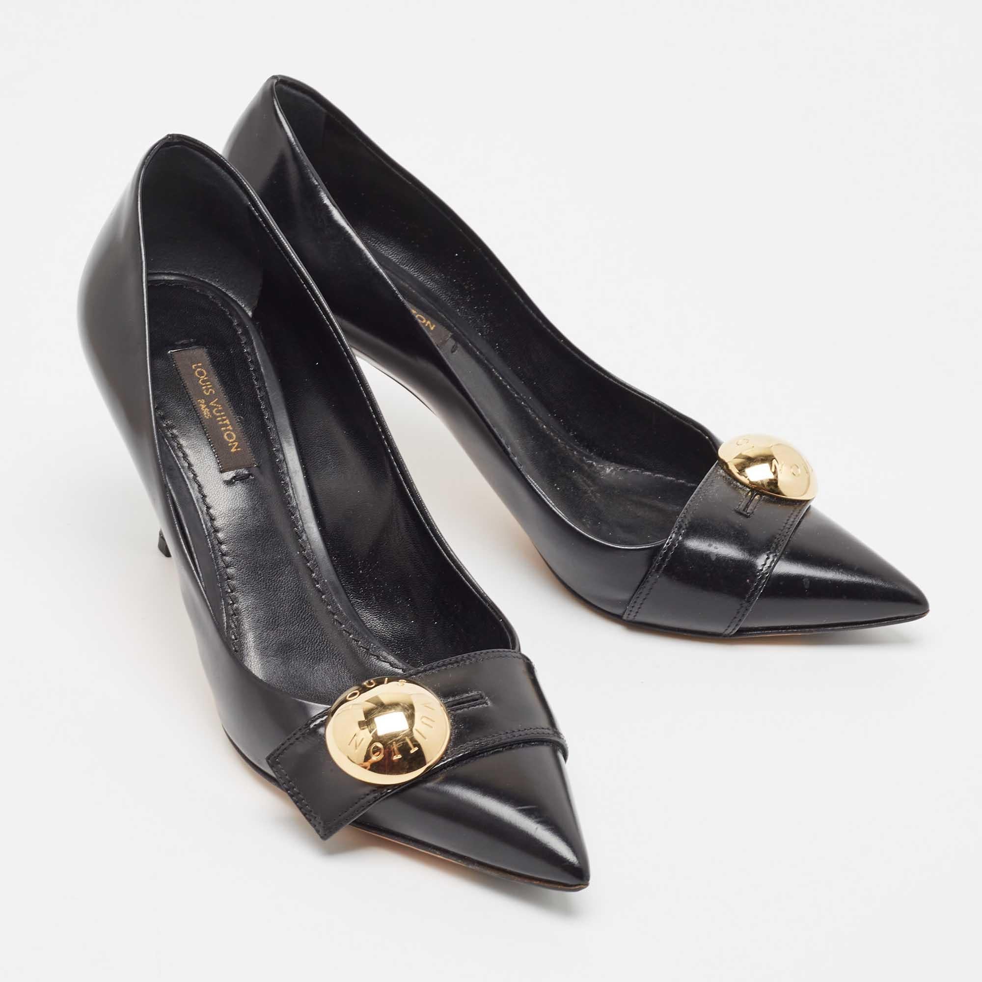 Louis Vuitton Black Leather Embellished Pointed Toe Pumps Size 37 In Good Condition For Sale In Dubai, Al Qouz 2
