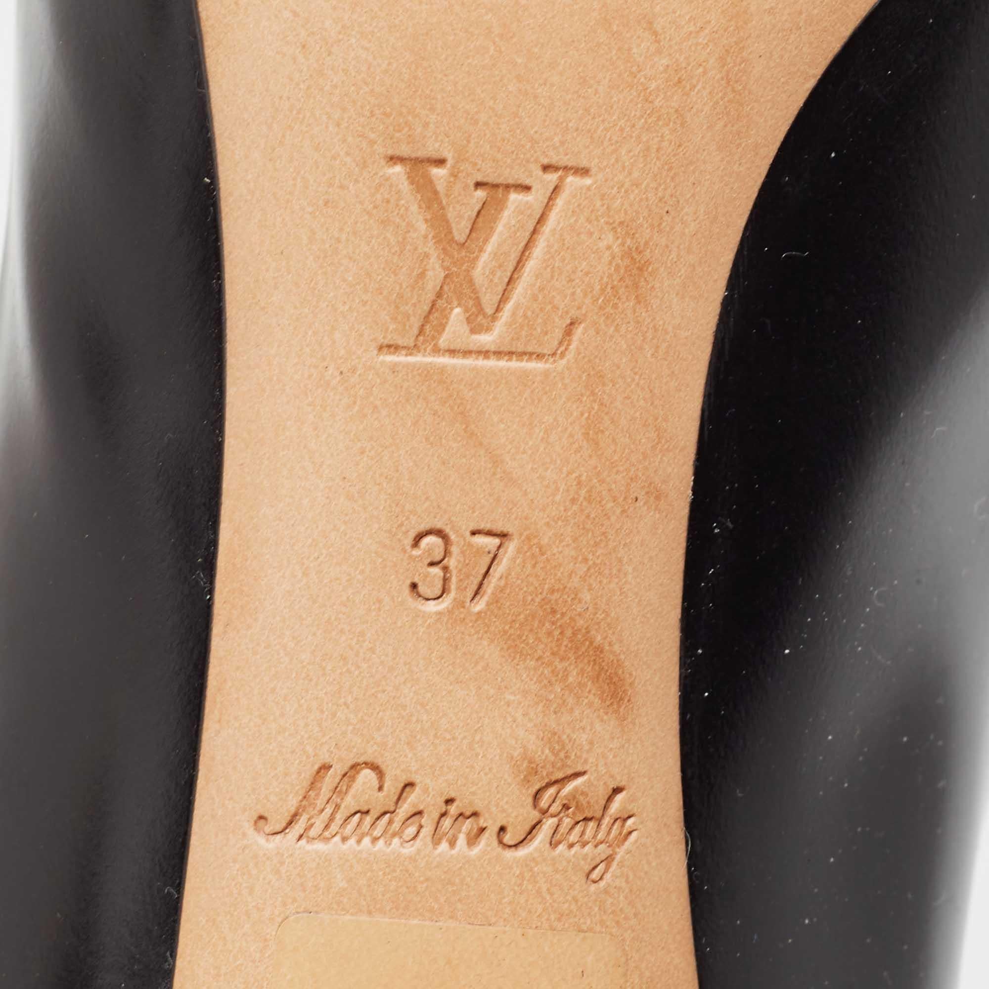 Schwarze Louis Vuitton-Pumps aus Leder mit spitzer Zehe und Lederverzierung Größe 37 im Angebot 4