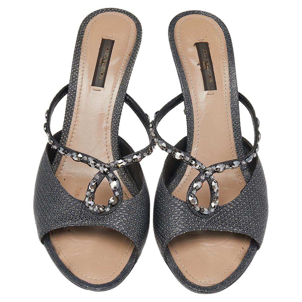 Louis Vuitton Black Leather Embellished Slide Sandals Size 39 In Good Condition In Dubai, Al Qouz 2