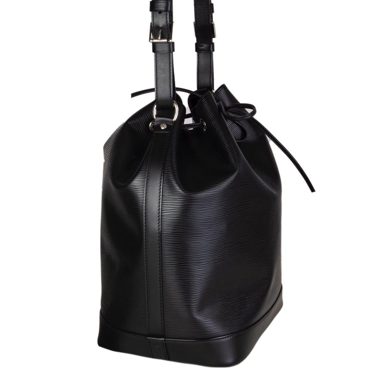 Louis Vuitton 'Sac Noé' in black Epi leather with drawstring closure and silver-tone hardware. Lined in black alcantara with one zipper pocket against the back featuring a D ring on the side. Adjustable shoulder straps. Has been carrid with some