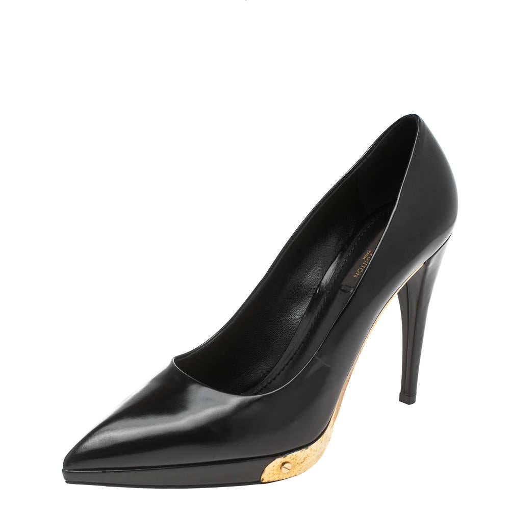 These Eyeline pumps from Louis Vuitton are absolutely delightful! They are made using black leather and feature pointed toes, gold-toned hardware, and sleek heels. Wear these LV pumps and step out in confidence. 