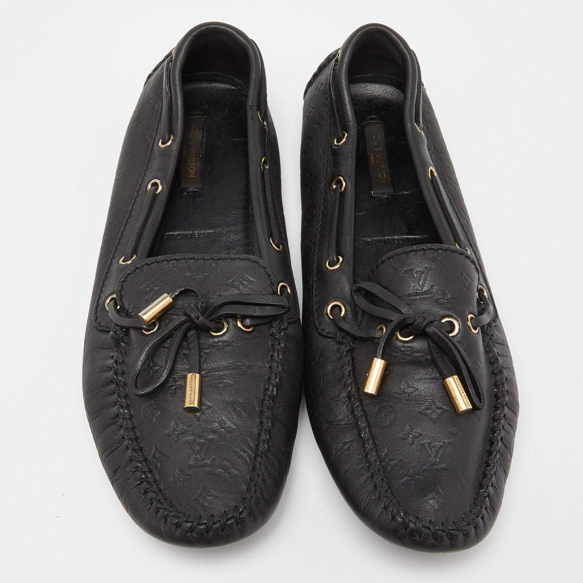 Louis Vuitton Black Leather Gloria Loafers Size 40 In Good Condition For Sale In Dubai, Al Qouz 2