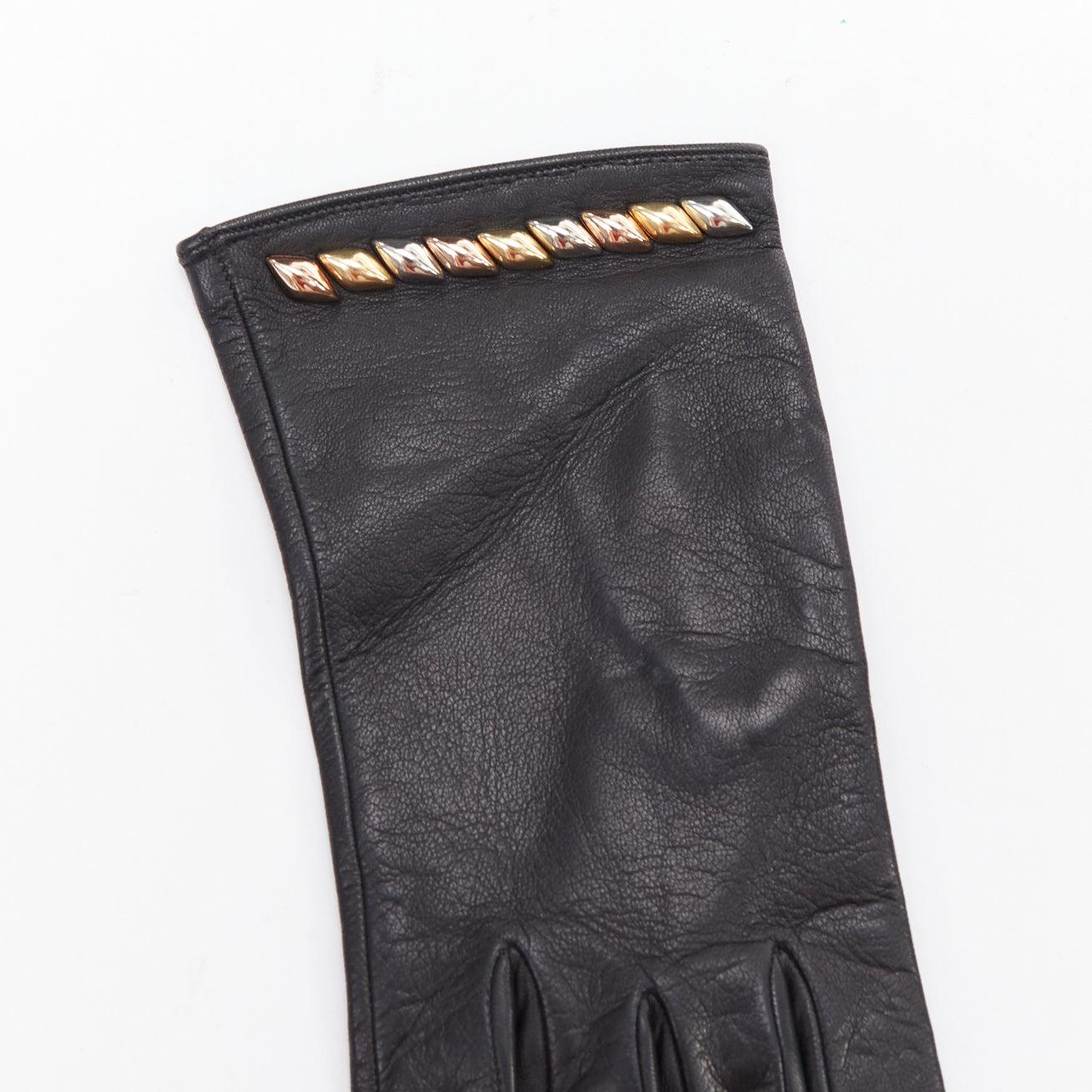 Nero Guanti corti con borchie a trapezio LOUIS VUITTON in pelle nera oro argento in vendita