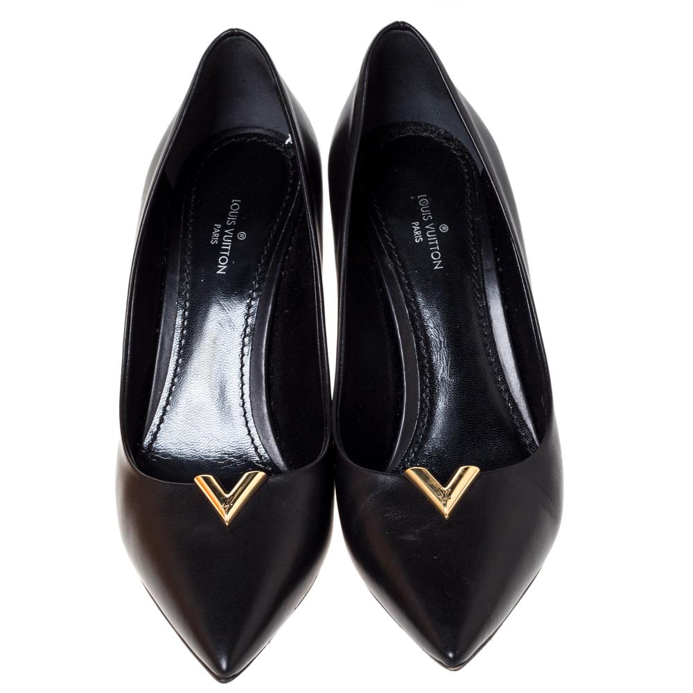 Louis Vuitton Black Leather Heartbreaker Pointed Toe Pumps Size 36.5 In Good Condition In Dubai, Al Qouz 2