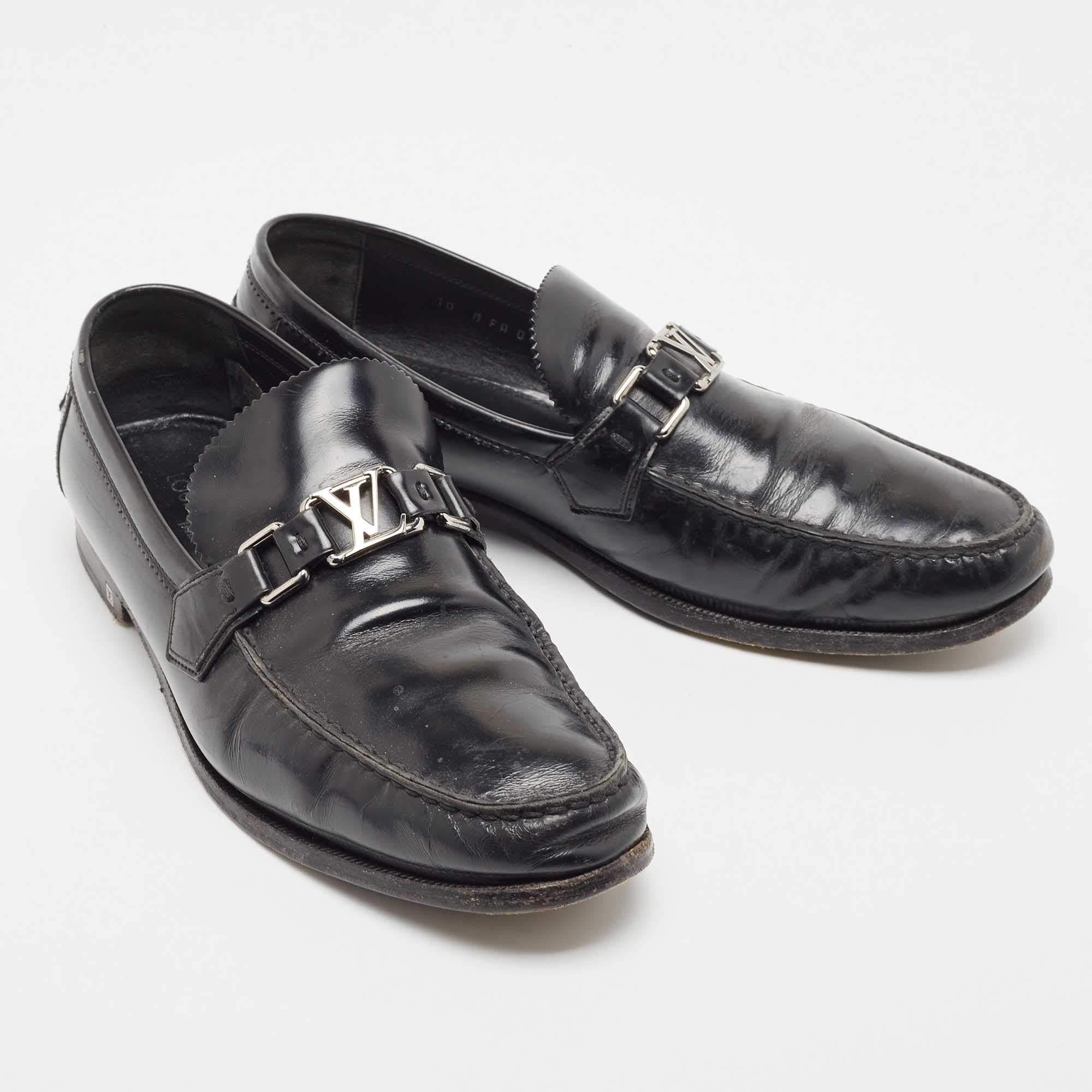 Louis Vuitton Black Leather Hockenheim Loafers Size 44 In Good Condition For Sale In Dubai, Al Qouz 2