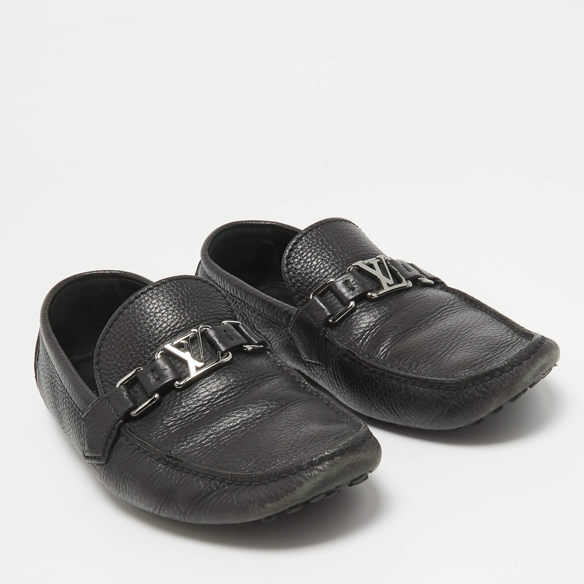 Louis Vuitton Mocassins en cuir noir Hockenheim Taille 40 Bon état à Dubai, Al Qouz 2