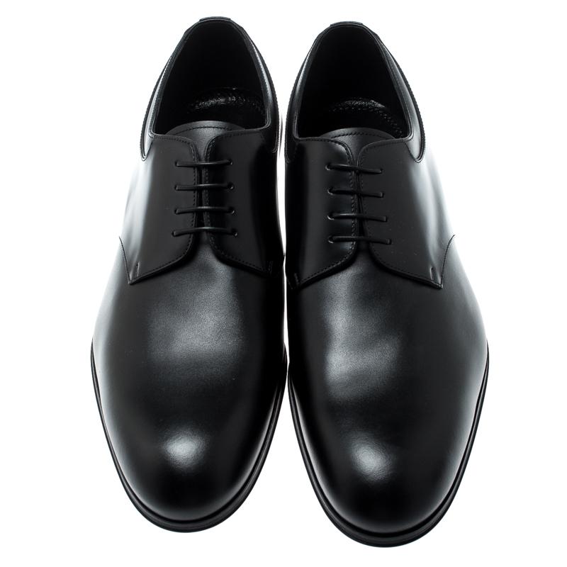 These derbies from Louis Vuitton lend an element of elegance to your overall look. Nothing spells style and panache better than this finely designed black pair. They are crafted from leather and feature neat lace-ups and low heels.

Includes: