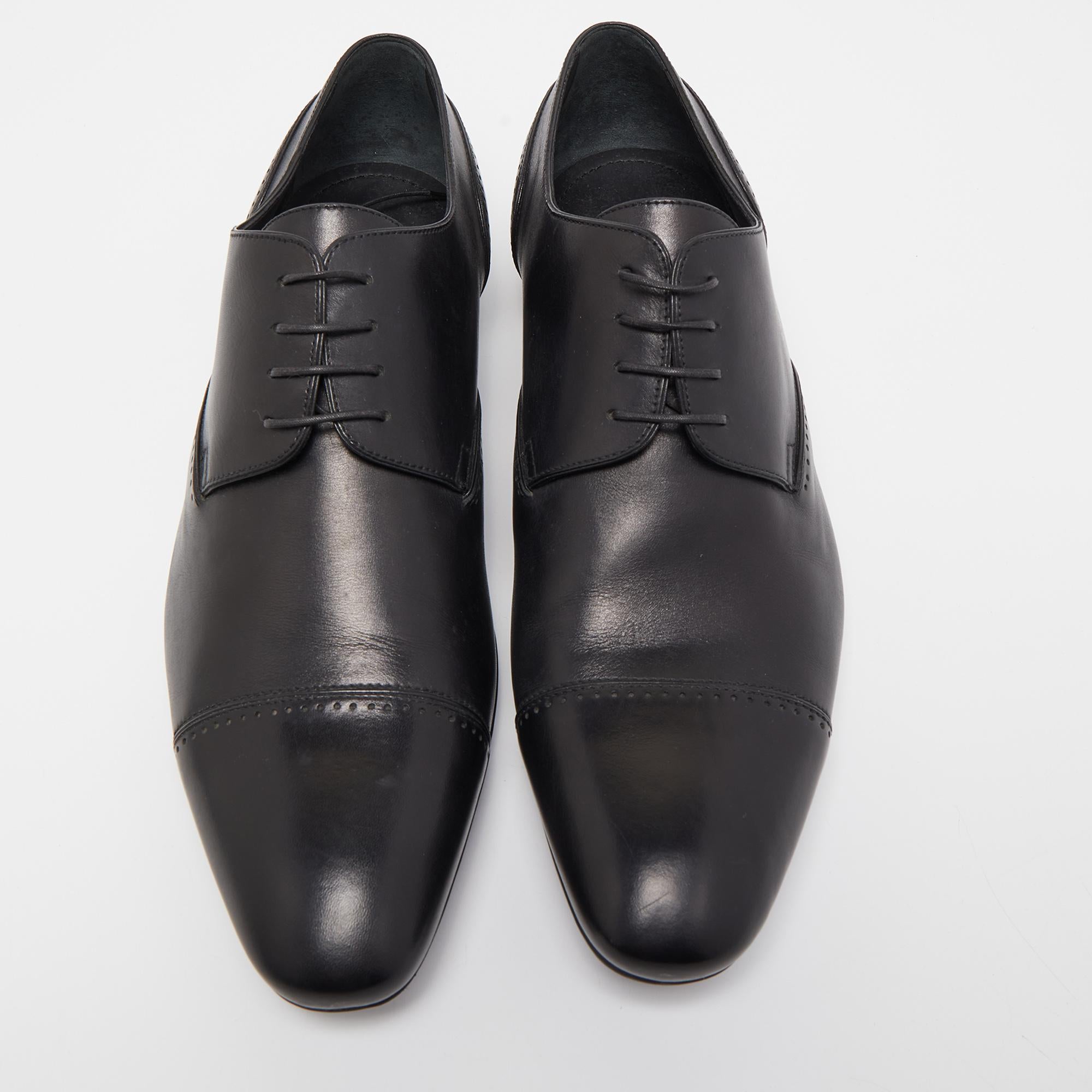 Let this comfortable pair be your first choice when you're out for a long day. These Louis Vuitton formal shoes have well-sewn uppers beautifully set on durable soles.

Includes: Original Dustbag

