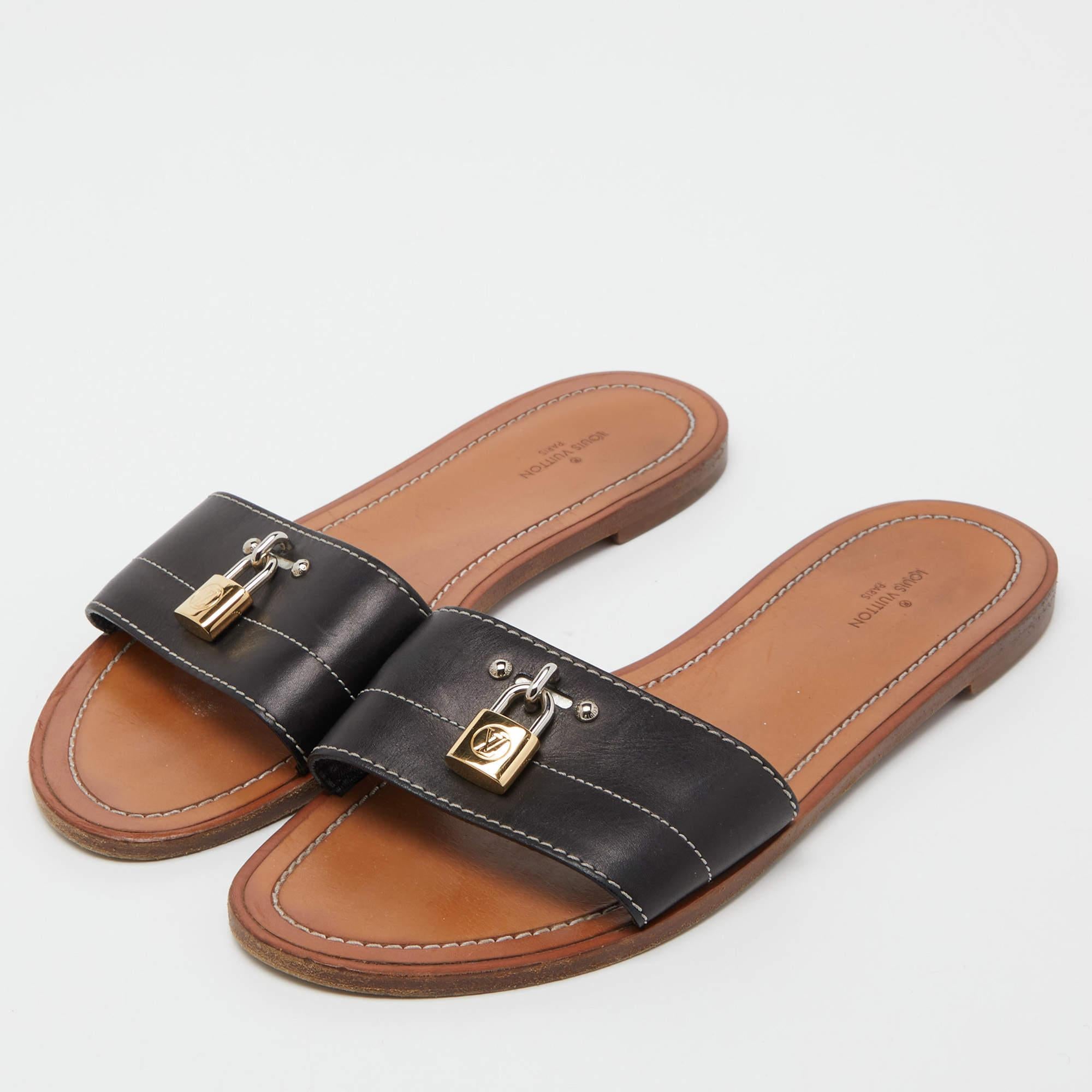 Enhance your casual looks with a touch of high style with these designer slides. Rendered in quality material with a lovely hue adorning its expanse, this pair is a must-have!

