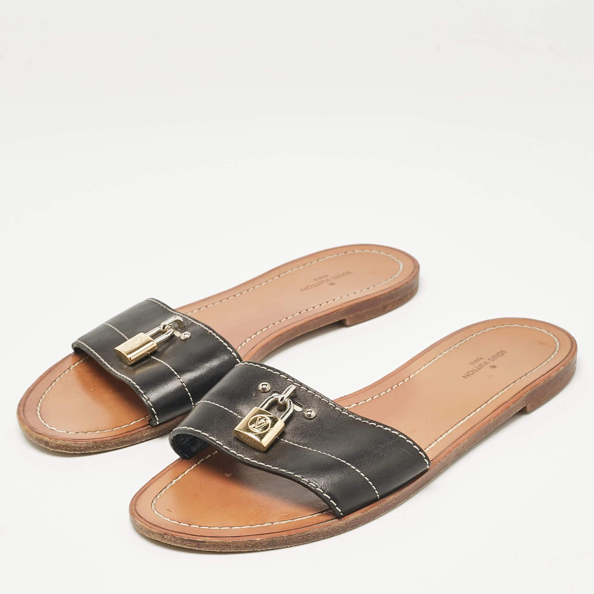 Eine perfekte Mischung aus Luxus  Stil  und Komfort. Diese Designer-Wohnungen sind aus erstklassigen MATERIALEN hergestellt und umrahmen Ihre Füße auf die eleganteste Art und Weise. Sie lassen sich mit einer Vielzahl von Outfits aus Ihrem