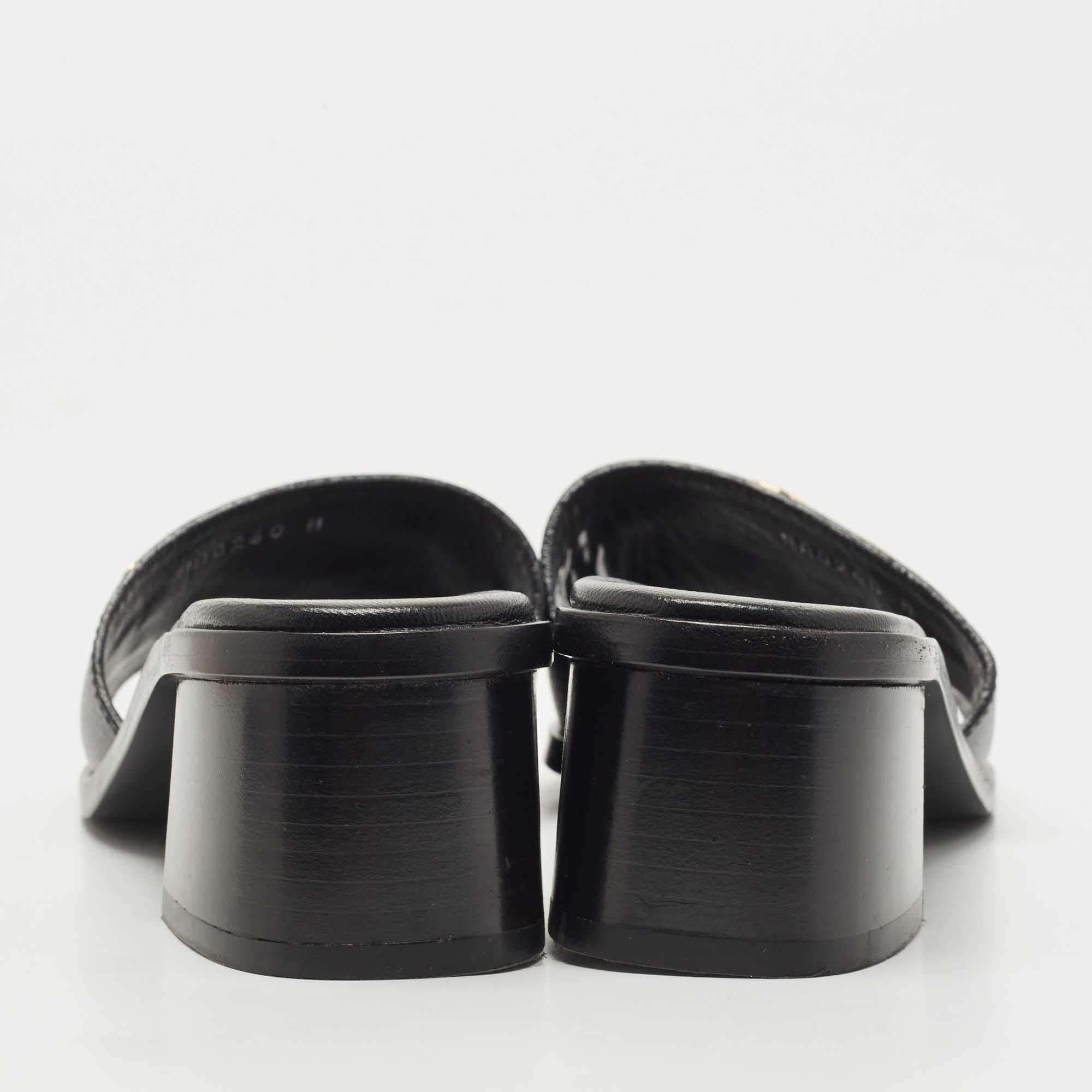 Louis Vuitton Black Leather Lock It Slide Sandals Size 36 In Good Condition In Dubai, Al Qouz 2