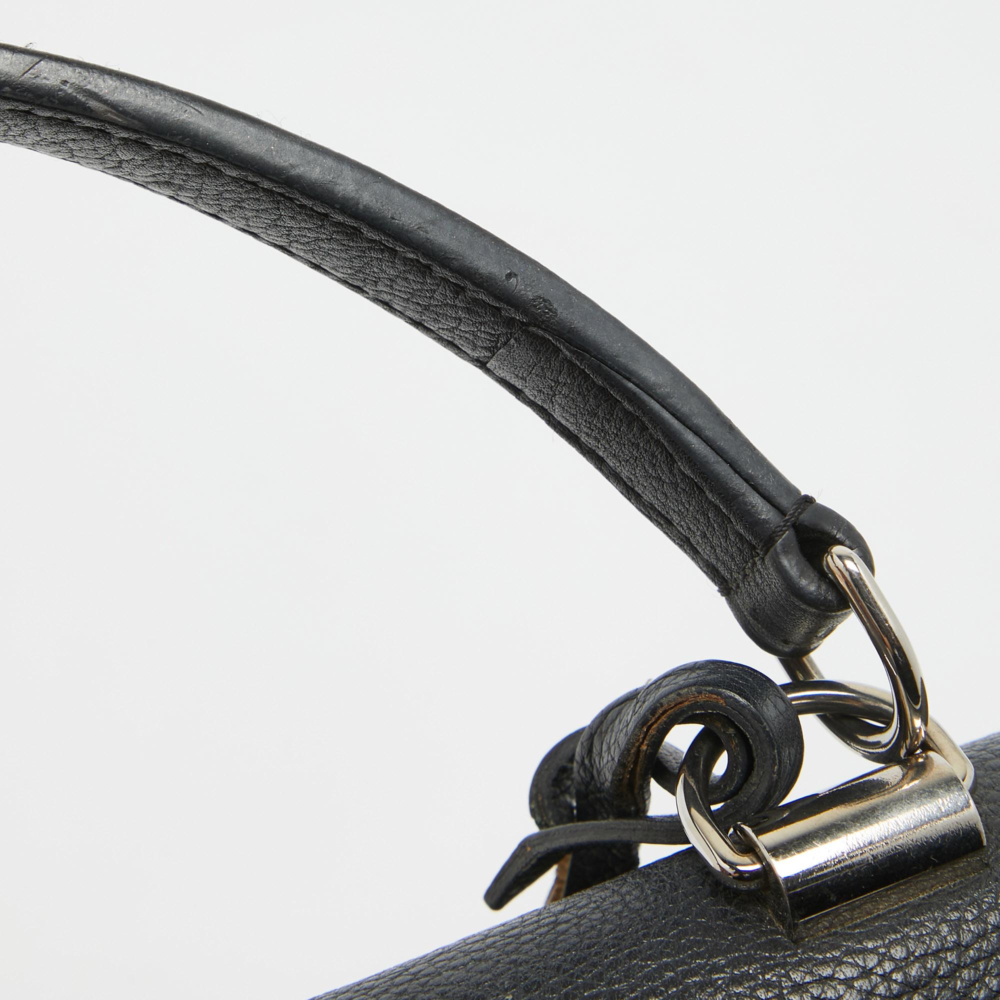 Louis Vuitton Lockme II Tasche aus schwarzem Leder im Angebot 7